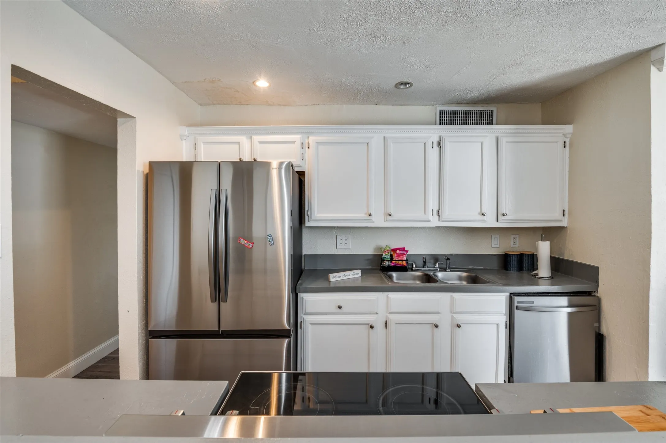 Single Family Residence For Sale in Dallas County , 10222 Red Maple Drive, Dallas, Texas 75249, 3 Bedrooms, 2 Bathrooms, 2 Garage spaces, 1,325 Sqft, built in 1979, Price $282,500, mls#21202013, Real Estate Agent in Dallas, Homes For Sale in Dallas county, Homes For Sale in Dallas, Realtor in Dallas Texas, Real Estate Brokerage Independent Realty Texas, Luminita Cordes Realtor