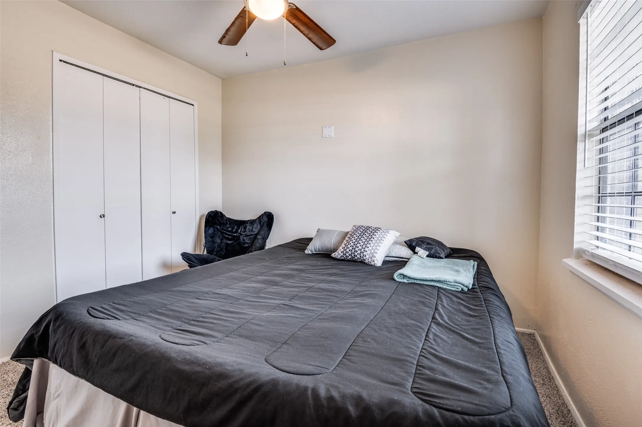 Single Family Residence For Sale in Dallas County , 10222 Red Maple Drive, Dallas, Texas 75249, 3 Bedrooms, 2 Bathrooms, 2 Garage spaces, 1,325 Sqft, built in 1979, Price $282,500, mls#21202013, Real Estate Agent in Dallas, Homes For Sale in Dallas county, Homes For Sale in Dallas, Realtor in Dallas Texas, Real Estate Brokerage Independent Realty Texas, Luminita Cordes Realtor