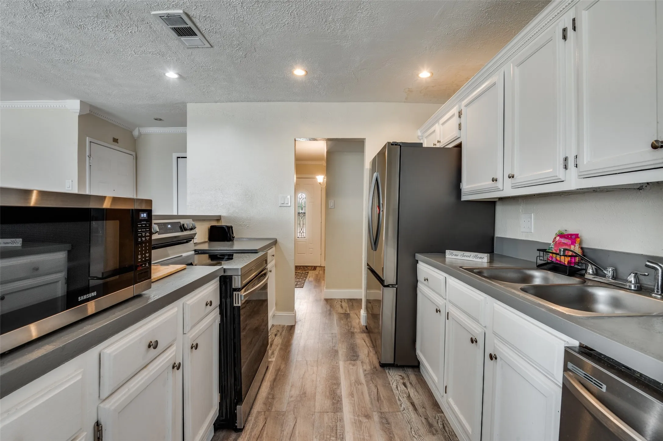 Single Family Residence For Sale in Dallas County , 10222 Red Maple Drive, Dallas, Texas 75249, 3 Bedrooms, 2 Bathrooms, 2 Garage spaces, 1,325 Sqft, built in 1979, Price $282,500, mls#21202013, Real Estate Agent in Dallas, Homes For Sale in Dallas county, Homes For Sale in Dallas, Realtor in Dallas Texas, Real Estate Brokerage Independent Realty Texas, Luminita Cordes Realtor