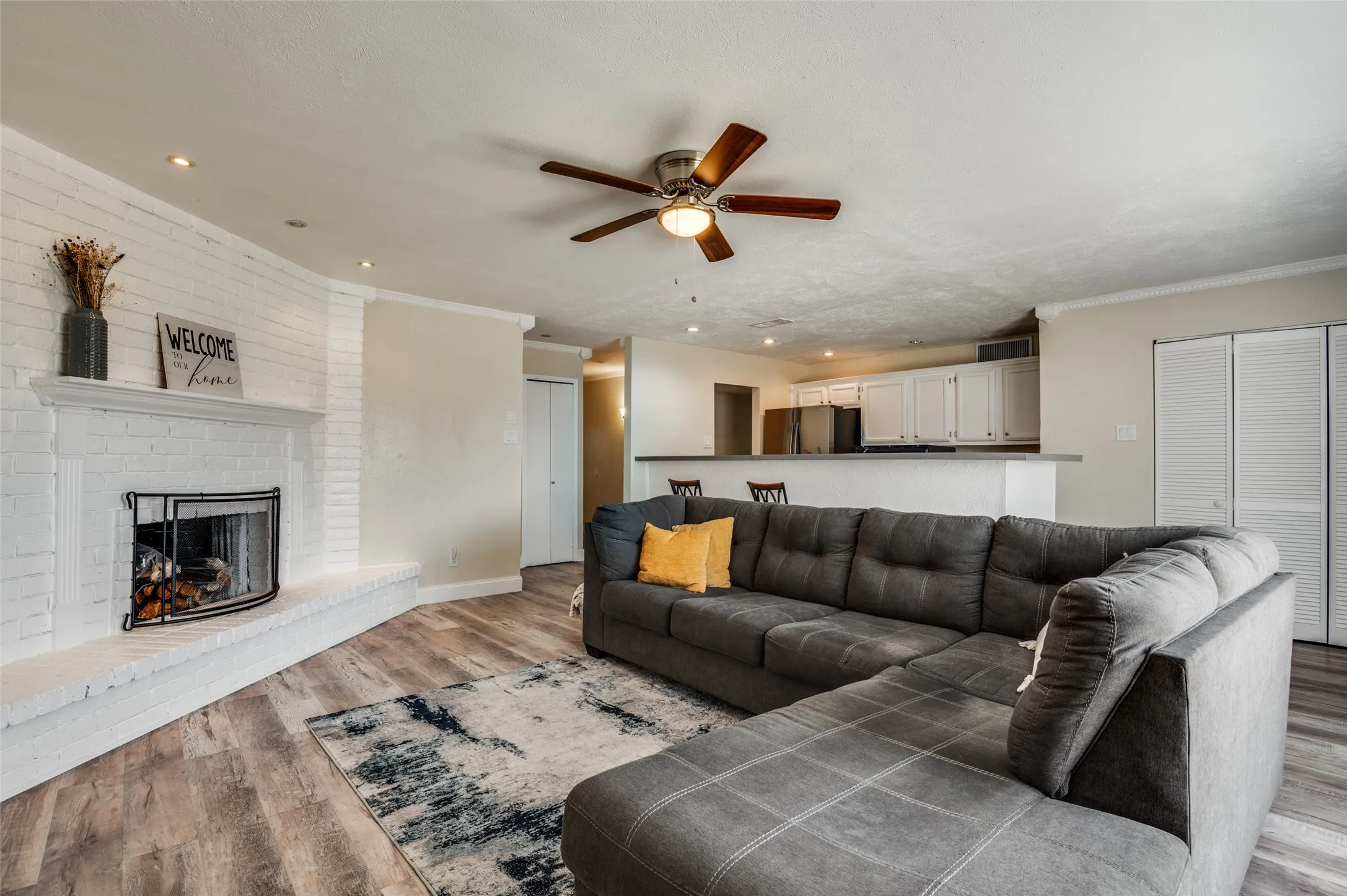Single Family Residence For Sale in Dallas County , 10222 Red Maple Drive, Dallas, Texas 75249, 3 Bedrooms, 2 Bathrooms, 2 Garage spaces, 1,325 Sqft, built in 1979, Price $282,500, mls#21202013, Real Estate Agent in Dallas, Homes For Sale in Dallas county, Homes For Sale in Dallas, Realtor in Dallas Texas, Real Estate Brokerage Independent Realty Texas, Luminita Cordes Realtor