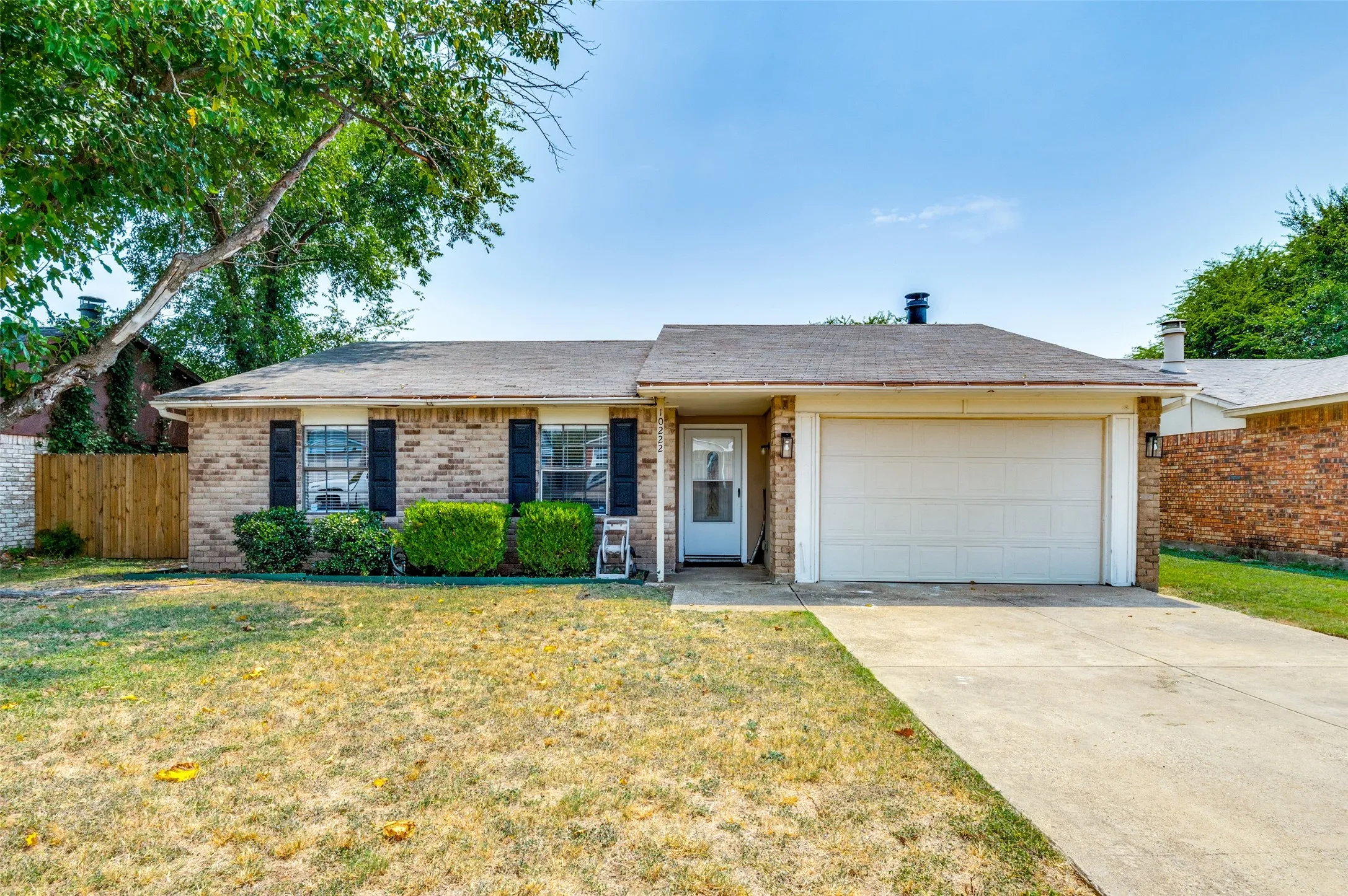 Single Family Residence For Sale in Dallas County , 10222 Red Maple Drive, Dallas, Texas 75249, 3 Bedrooms, 2 Bathrooms, 2 Garage spaces, 1,325 Sqft, built in 1979, Price $282,500, mls#21202013, Real Estate Agent in Dallas, Homes For Sale in Dallas county, Homes For Sale in Dallas, Realtor in Dallas Texas, Real Estate Brokerage Independent Realty Texas, Luminita Cordes Realtor
