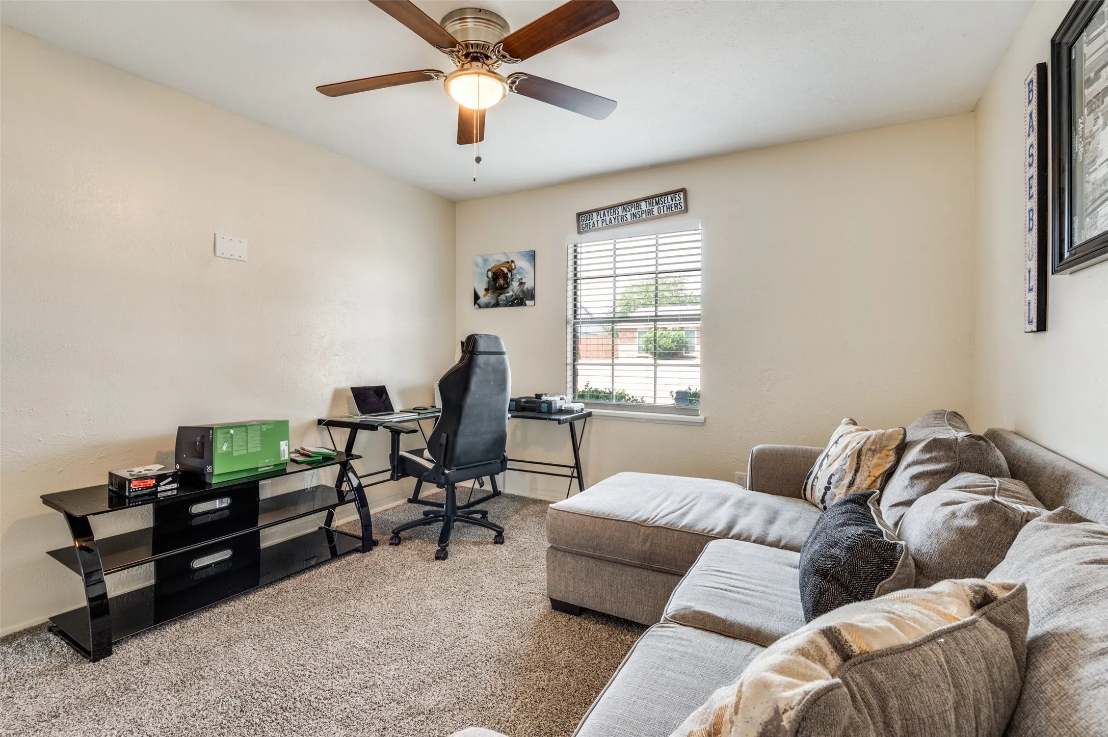 Single Family Residence For Sale in Dallas County , 10222 Red Maple Drive, Dallas, Texas 75249, 3 Bedrooms, 2 Bathrooms, 2 Garage spaces, 1,325 Sqft, built in 1979, Price $282,500, mls#21202013, Real Estate Agent in Dallas, Homes For Sale in Dallas county, Homes For Sale in Dallas, Realtor in Dallas Texas, Real Estate Brokerage Independent Realty Texas, Luminita Cordes Realtor