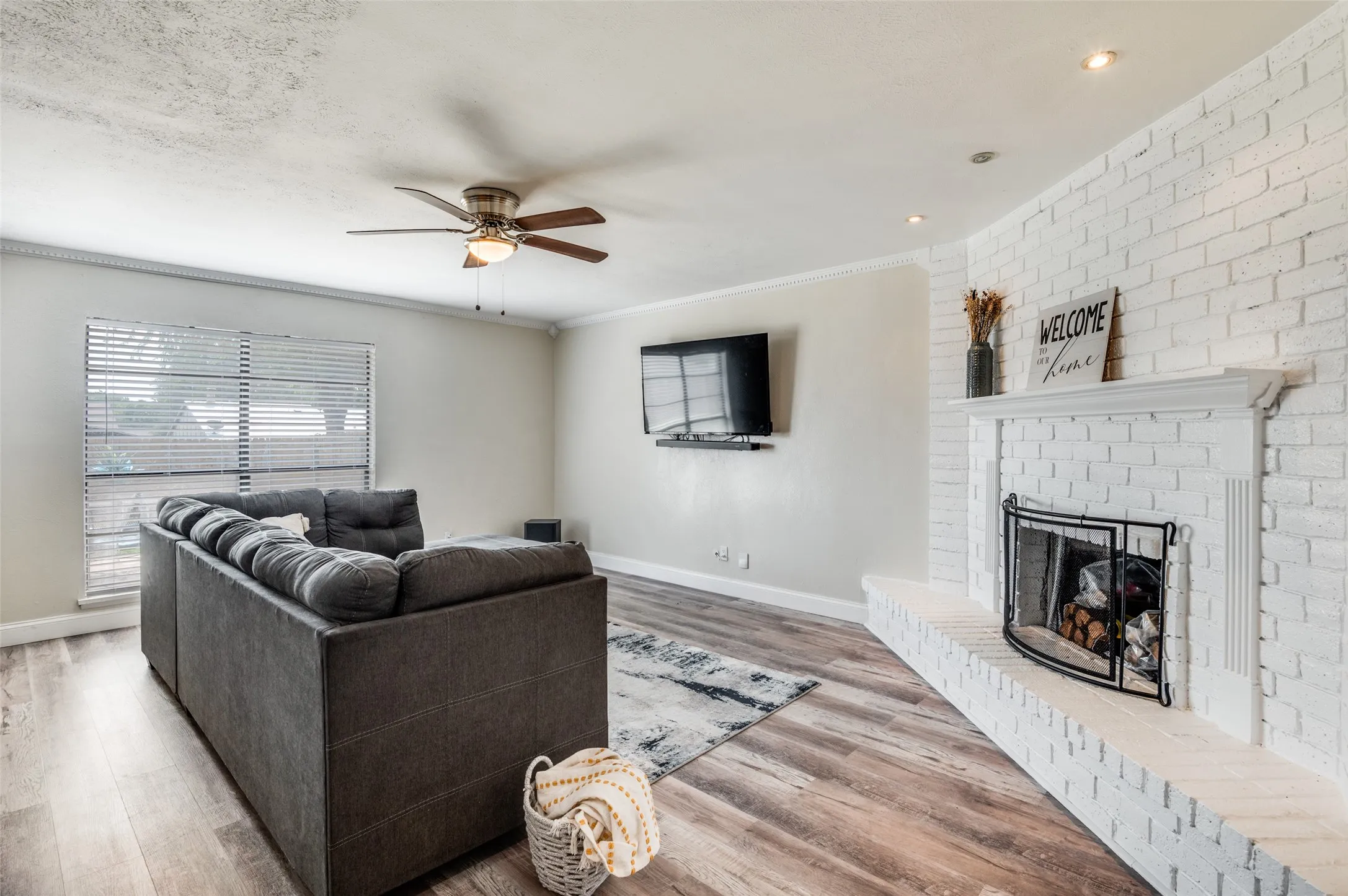 Single Family Residence For Sale in Dallas County , 10222 Red Maple Drive, Dallas, Texas 75249, 3 Bedrooms, 2 Bathrooms, 2 Garage spaces, 1,325 Sqft, built in 1979, Price $282,500, mls#21202013, Real Estate Agent in Dallas, Homes For Sale in Dallas county, Homes For Sale in Dallas, Realtor in Dallas Texas, Real Estate Brokerage Independent Realty Texas, Luminita Cordes Realtor
