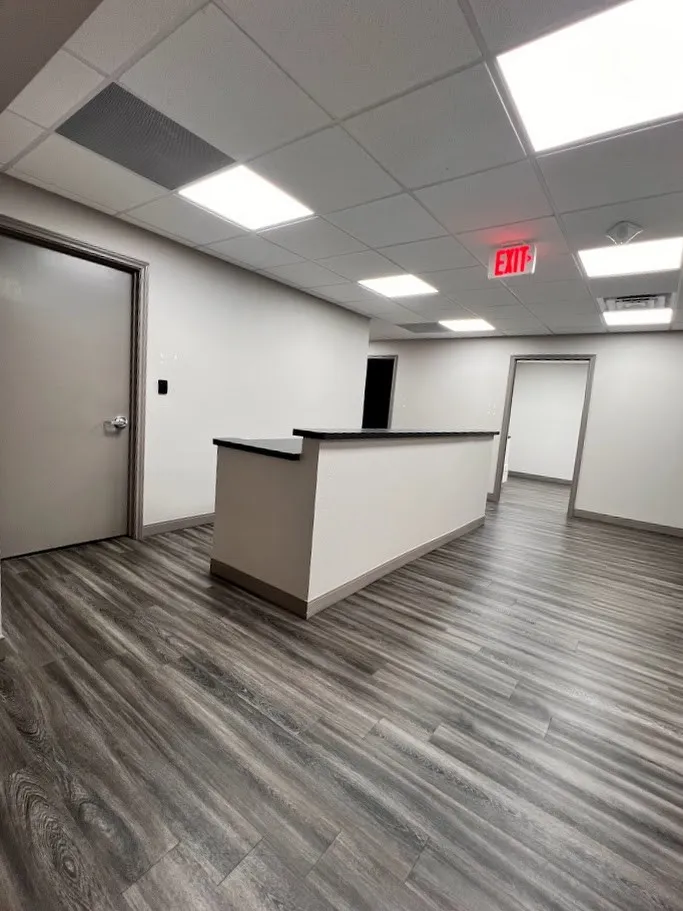 Welcome area with a drop ceiling
