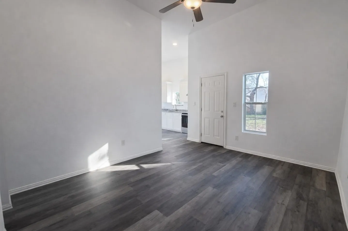 Single Family Residence For Sale in Fannin County , 415 W 7th Street, Bonham, Texas 75418, 3 Bedroom, 2 Bathroom, Garage spaces, 1,406 Sqft, built in 1905, Preowned, mls#21201740, Real Estate Agent in Bonham, Homes For Sale in Fannin county, Homes For Sale in Bonham, Realtor in Bonham Texas, Real Estate Brokerage Independent Realty Texas, Luminita Cordes Realtor