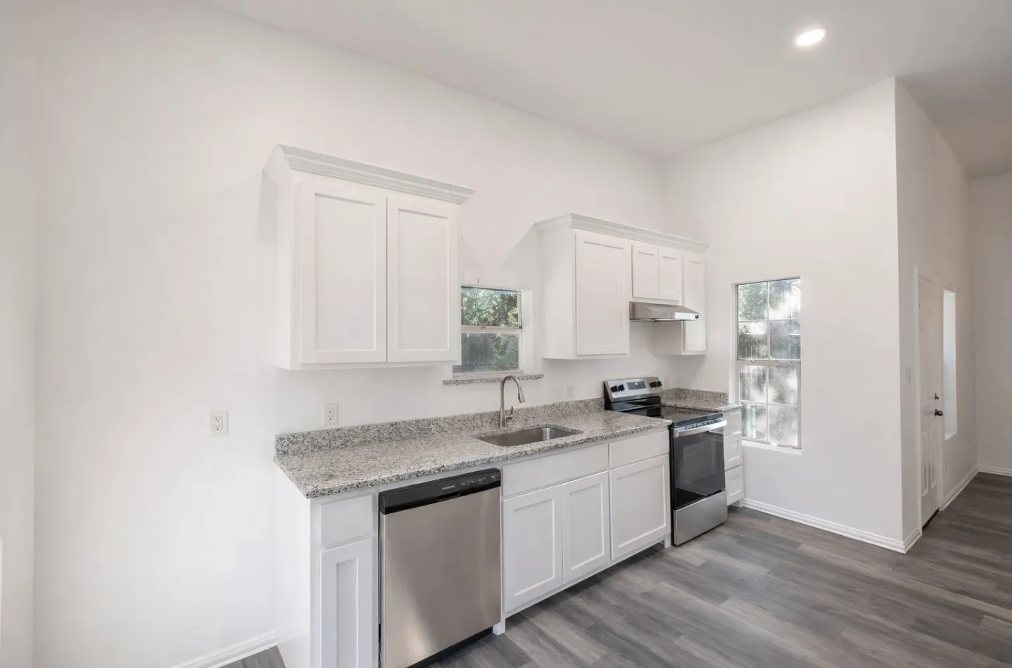 Single Family Residence For Sale in Fannin County , 415 W 7th Street, Bonham, Texas 75418, 3 Bedroom, 2 Bathroom, Garage spaces, 1,406 Sqft, built in 1905, Preowned, mls#21201740, Real Estate Agent in Bonham, Homes For Sale in Fannin county, Homes For Sale in Bonham, Realtor in Bonham Texas, Real Estate Brokerage Independent Realty Texas, Luminita Cordes Realtor