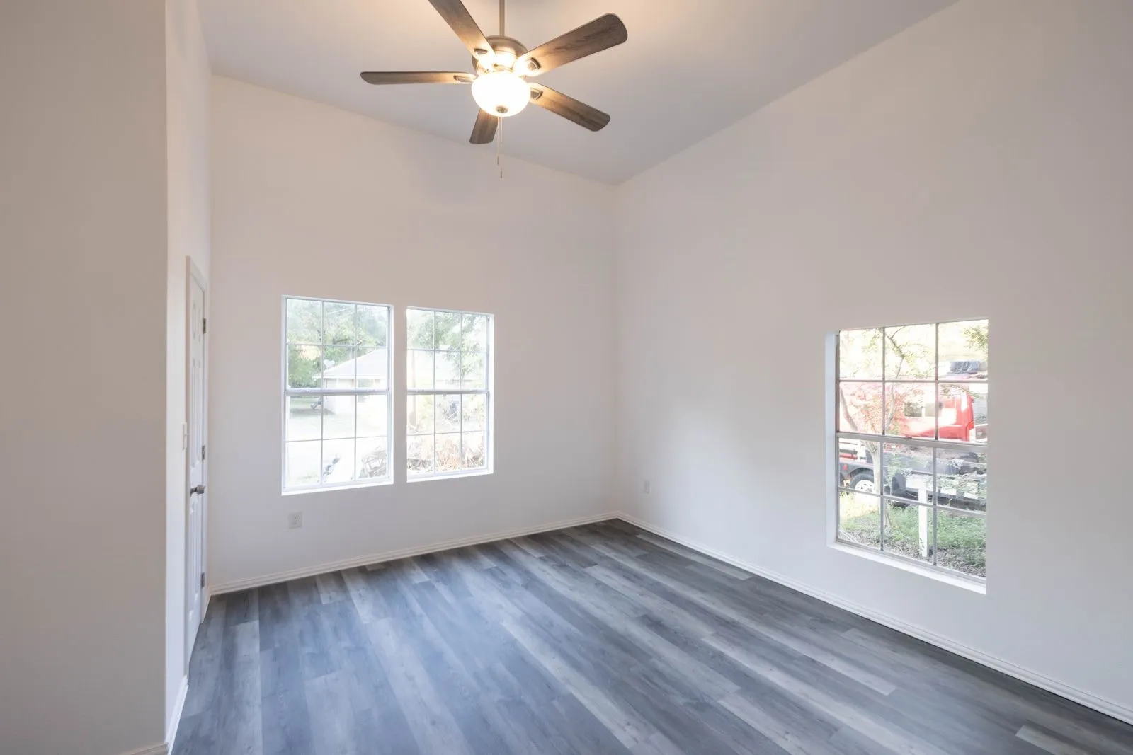 Single Family Residence For Sale in Fannin County , 415 W 7th Street, Bonham, Texas 75418, 3 Bedroom, 2 Bathroom, Garage spaces, 1,406 Sqft, built in 1905, Preowned, mls#21201740, Real Estate Agent in Bonham, Homes For Sale in Fannin county, Homes For Sale in Bonham, Realtor in Bonham Texas, Real Estate Brokerage Independent Realty Texas, Luminita Cordes Realtor