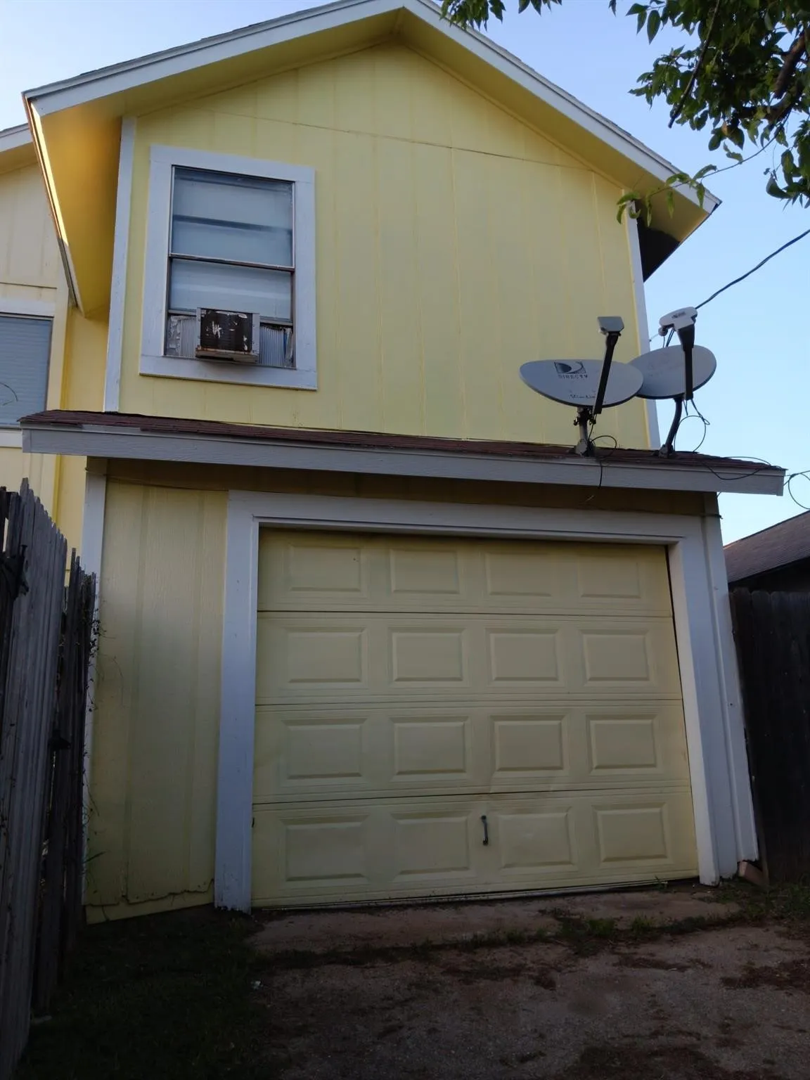 Single Family Residence For Sale in Dallas County , 10328 New Bedford Drive, Dallas, Texas 75217, 3 Bedroom, 2 Bathroom, 1 Garage spaces, 1,362 Sqft, built in 1983, mls#21202135, Real Estate Agent in Dallas, Homes For Sale in Dallas county, Homes For Sale in Dallas, Realtor in Dallas Texas, Real Estate Brokerage Independent Realty Texas, Luminita Cordes Realtor