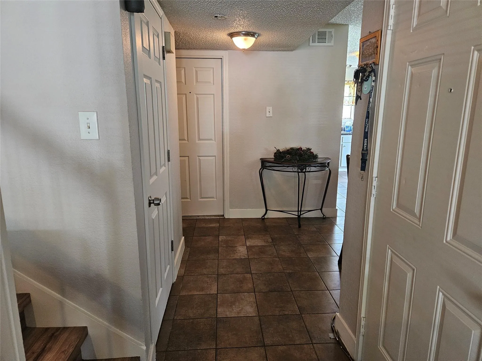 Single Family Residence For Sale in Dallas County , 10328 New Bedford Drive, Dallas, Texas 75217, 3 Bedroom, 2 Bathroom, 1 Garage spaces, 1,362 Sqft, built in 1983, mls#21202135, Real Estate Agent in Dallas, Homes For Sale in Dallas county, Homes For Sale in Dallas, Realtor in Dallas Texas, Real Estate Brokerage Independent Realty Texas, Luminita Cordes Realtor