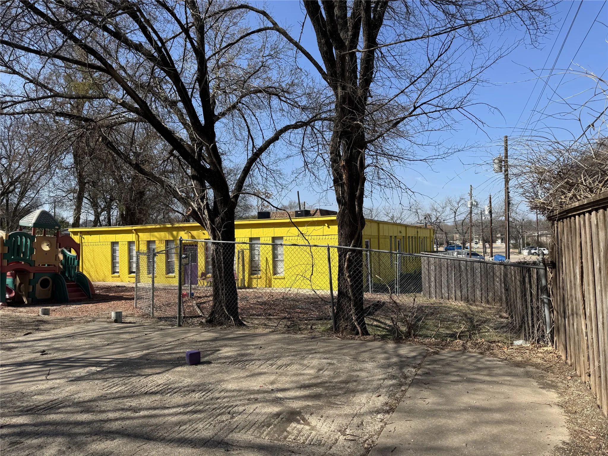 Retail For Sale in Dallas County , 106 Barrows Lane, De Soto, Texas 75115, 0, 0, Garage spaces, 0 Sqft, built in 1971, Preowned, Price $299,900, mls#21201840, Real Estate Agent in De Soto, Homes For Sale in Dallas county, Homes For Sale in De Soto, Realtor in De Soto Texas, Real Estate Brokerage Independent Realty Texas, Luminita Cordes Realtor