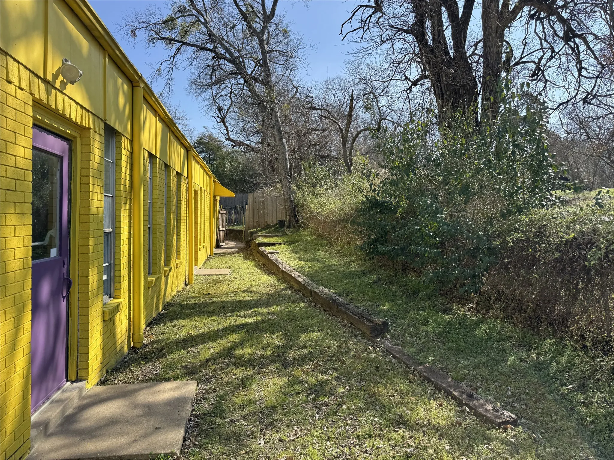 Retail For Sale in Dallas County , 106 Barrows Lane, De Soto, Texas 75115, 0, 0, Garage spaces, 0 Sqft, built in 1971, Preowned, Price $299,900, mls#21201840, Real Estate Agent in De Soto, Homes For Sale in Dallas county, Homes For Sale in De Soto, Realtor in De Soto Texas, Real Estate Brokerage Independent Realty Texas, Luminita Cordes Realtor