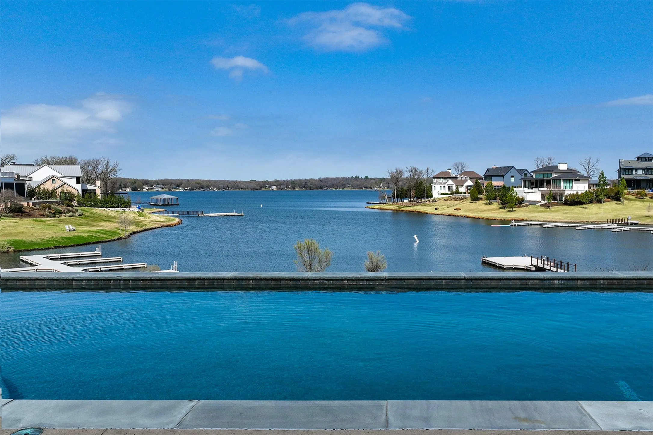 Single Family Residence For Sale in Henderson County , 13220 Dodds Landing, Malakoff, Texas 75148, 5 Bedroom, 7 Bathroom, 2 Garage spaces, 5,887 Sqft, built in 2017, mls#21200655, Real Estate Agent in Malakoff, Homes For Sale in Henderson county, Homes For Sale in Malakoff, Realtor in Malakoff Texas, Real Estate Brokerage Independent Realty Texas, Luminita Cordes Realtor