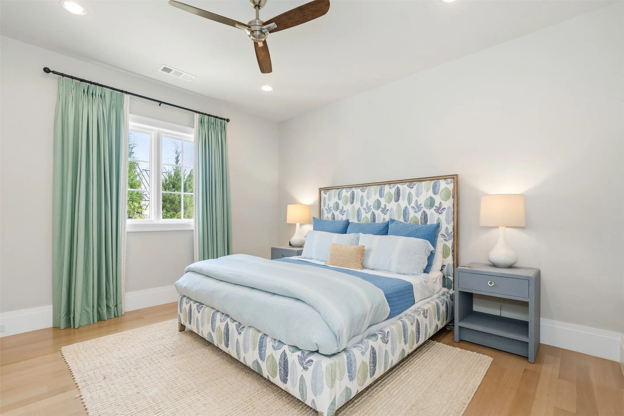Single Family Residence For Sale in Henderson County , 13220 Dodds Landing, Malakoff, Texas 75148, 5 Bedroom, 7 Bathroom, 2 Garage spaces, 5,887 Sqft, built in 2017, mls#21200655, Real Estate Agent in Malakoff, Homes For Sale in Henderson county, Homes For Sale in Malakoff, Realtor in Malakoff Texas, Real Estate Brokerage Independent Realty Texas, Luminita Cordes Realtor