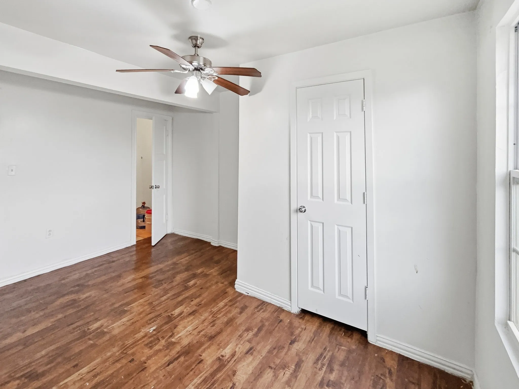 Single Family Residence For Sale in Tarrant County , 3000 Avenue M, Fort Worth, Texas 76105, 3 Bedroom, 2 Bathroom, Garage spaces, 768 Sqft, built in 1920, mls#21202152, Real Estate Agent in Fort Worth, Homes For Sale in Tarrant county, Homes For Sale in Fort Worth, Realtor in Fort Worth Texas, Real Estate Brokerage Independent Realty Texas, Luminita Cordes Realtor