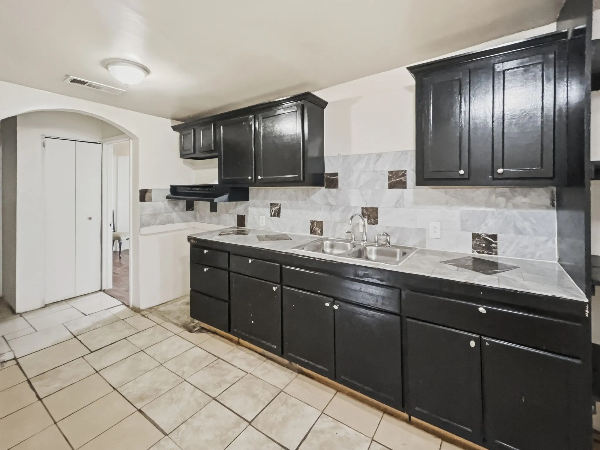 Single Family Residence For Sale in Tarrant County , 3000 Avenue M, Fort Worth, Texas 76105, 3 Bedroom, 2 Bathroom, Garage spaces, 768 Sqft, built in 1920, mls#21202152, Real Estate Agent in Fort Worth, Homes For Sale in Tarrant county, Homes For Sale in Fort Worth, Realtor in Fort Worth Texas, Real Estate Brokerage Independent Realty Texas, Luminita Cordes Realtor