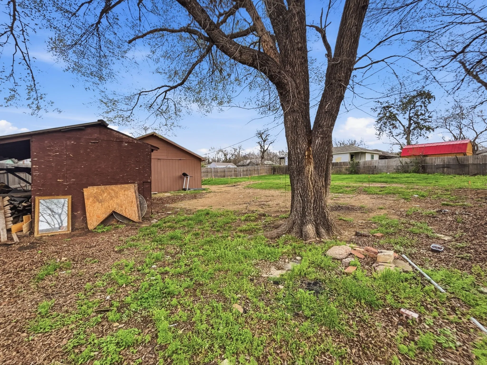 Single Family Residence For Sale in Tarrant County , 3000 Avenue M, Fort Worth, Texas 76105, 3 Bedroom, 2 Bathroom, Garage spaces, 768 Sqft, built in 1920, mls#21202152, Real Estate Agent in Fort Worth, Homes For Sale in Tarrant county, Homes For Sale in Fort Worth, Realtor in Fort Worth Texas, Real Estate Brokerage Independent Realty Texas, Luminita Cordes Realtor