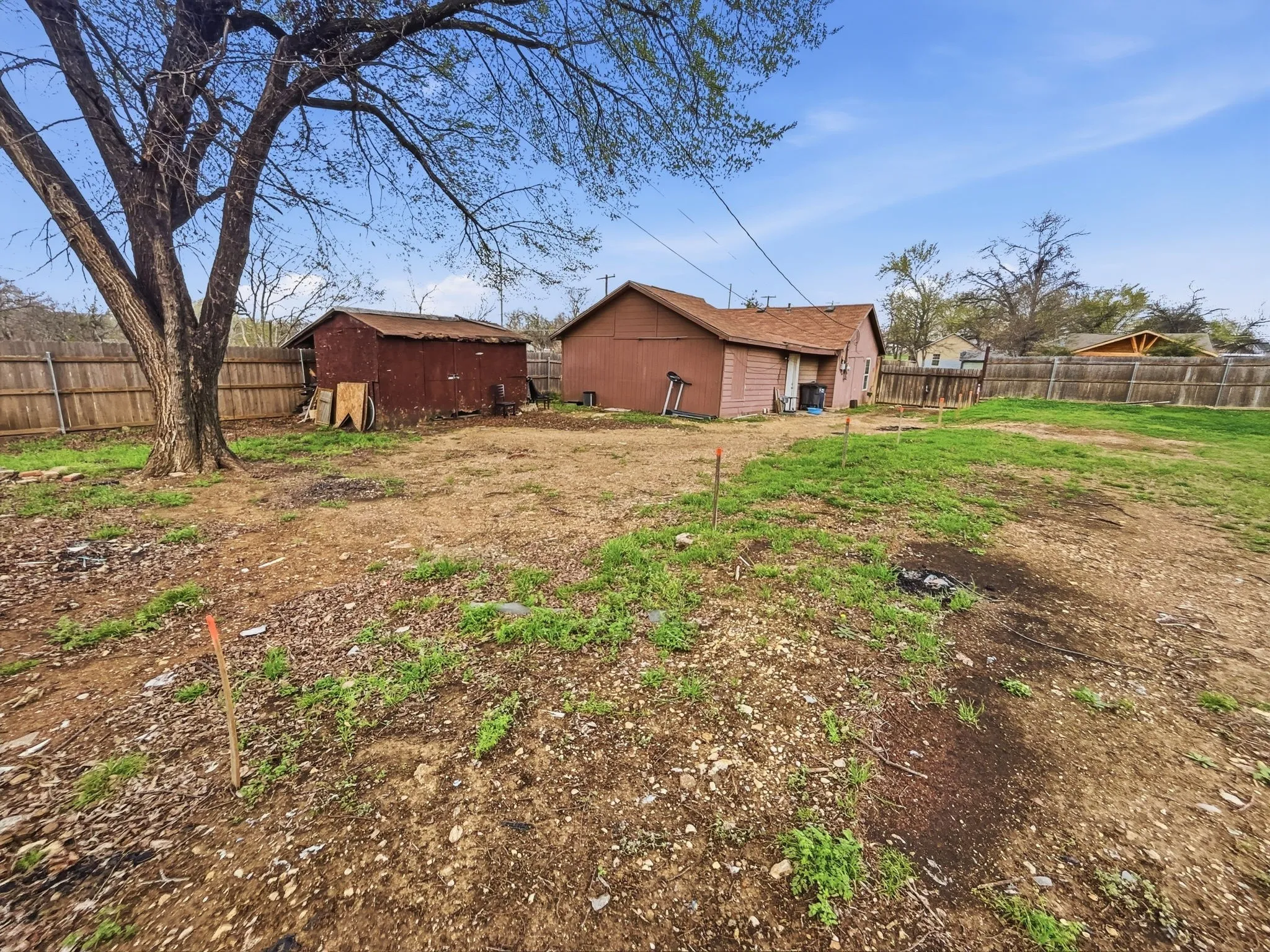 Single Family Residence For Sale in Tarrant County , 3000 Avenue M, Fort Worth, Texas 76105, 3 Bedroom, 2 Bathroom, Garage spaces, 768 Sqft, built in 1920, mls#21202152, Real Estate Agent in Fort Worth, Homes For Sale in Tarrant county, Homes For Sale in Fort Worth, Realtor in Fort Worth Texas, Real Estate Brokerage Independent Realty Texas, Luminita Cordes Realtor