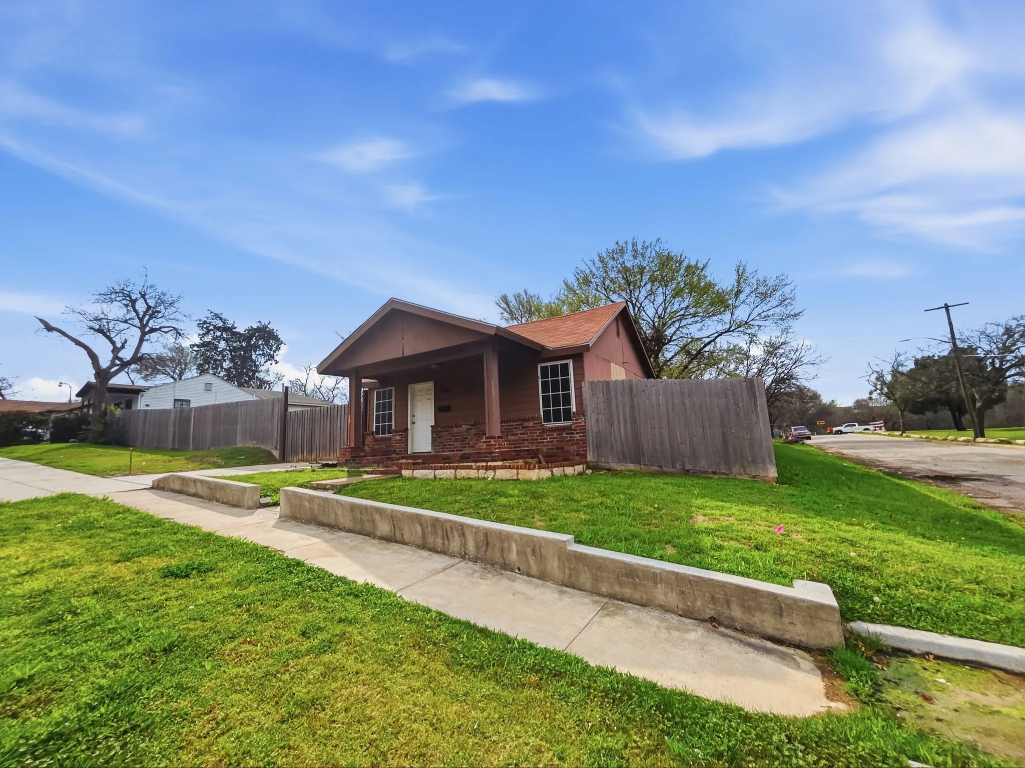Single Family Residence For Sale in Tarrant County , 3000 Avenue M, Fort Worth, Texas 76105, 3 Bedroom, 2 Bathroom, Garage spaces, 768 Sqft, built in 1920, mls#21202152, Real Estate Agent in Fort Worth, Homes For Sale in Tarrant county, Homes For Sale in Fort Worth, Realtor in Fort Worth Texas, Real Estate Brokerage Independent Realty Texas, Luminita Cordes Realtor