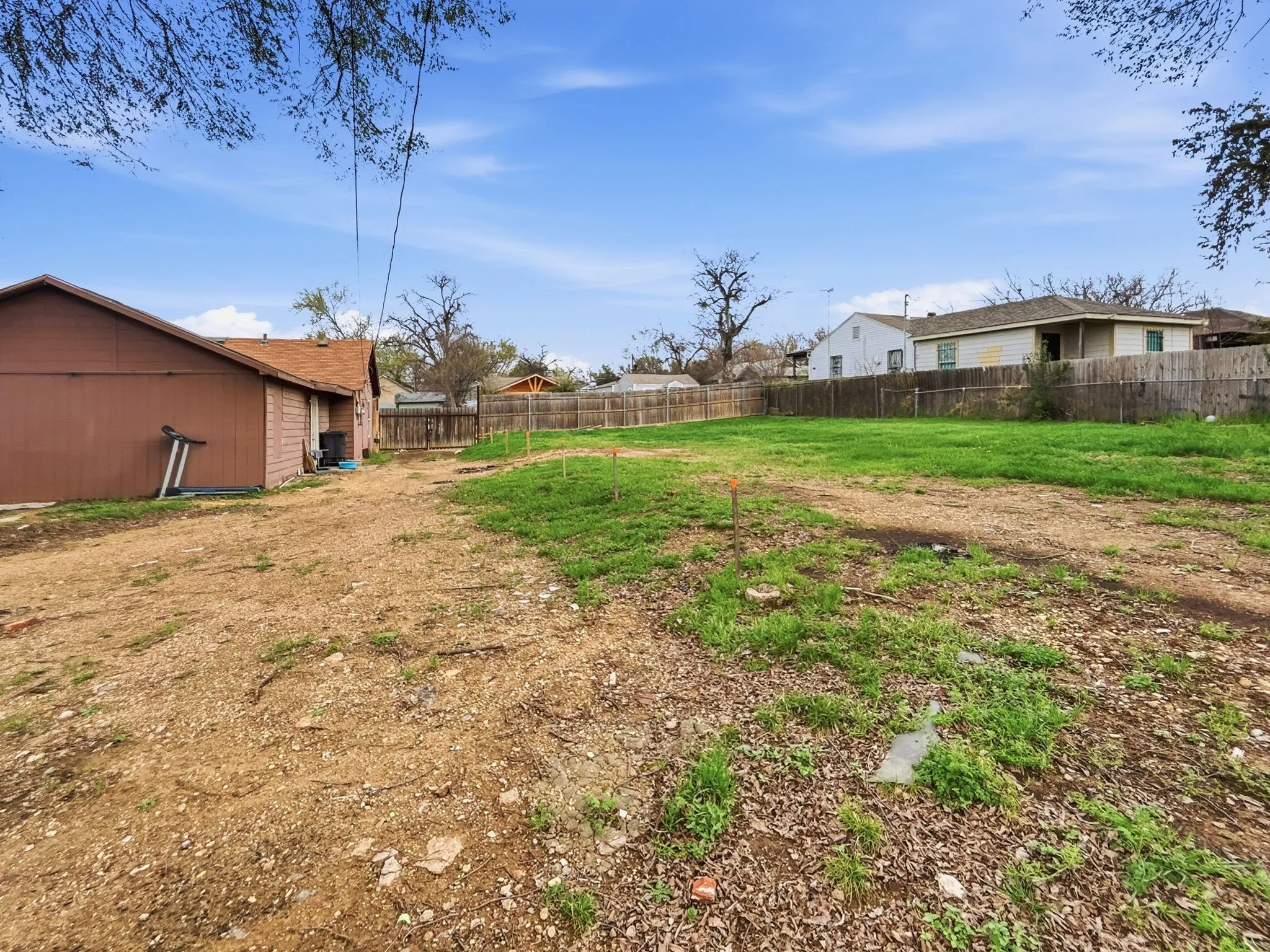 Single Family Residence For Sale in Tarrant County , 3000 Avenue M, Fort Worth, Texas 76105, 3 Bedroom, 2 Bathroom, Garage spaces, 768 Sqft, built in 1920, mls#21202152, Real Estate Agent in Fort Worth, Homes For Sale in Tarrant county, Homes For Sale in Fort Worth, Realtor in Fort Worth Texas, Real Estate Brokerage Independent Realty Texas, Luminita Cordes Realtor