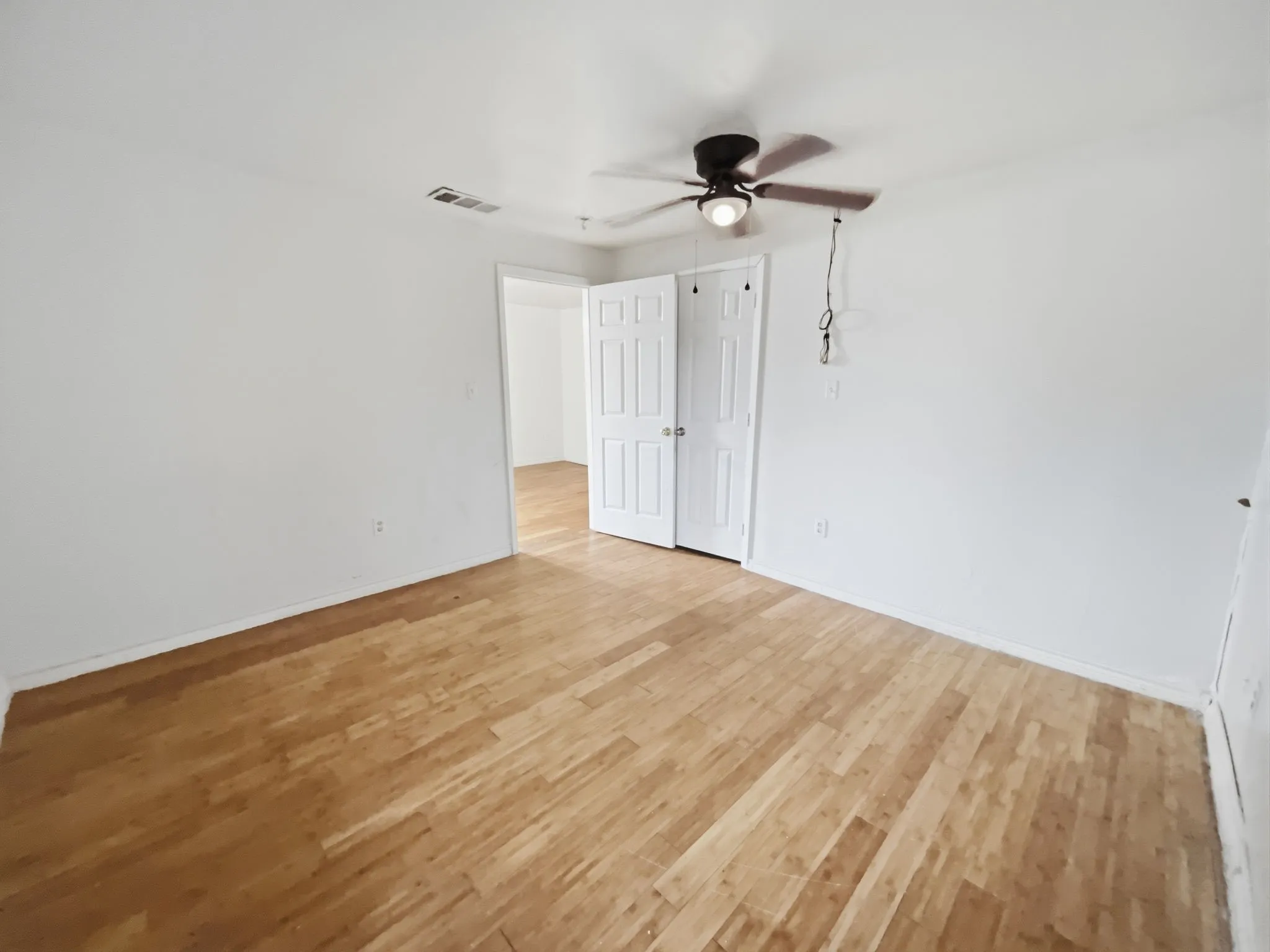 Single Family Residence For Sale in Tarrant County , 3000 Avenue M, Fort Worth, Texas 76105, 3 Bedroom, 2 Bathroom, Garage spaces, 768 Sqft, built in 1920, mls#21202152, Real Estate Agent in Fort Worth, Homes For Sale in Tarrant county, Homes For Sale in Fort Worth, Realtor in Fort Worth Texas, Real Estate Brokerage Independent Realty Texas, Luminita Cordes Realtor