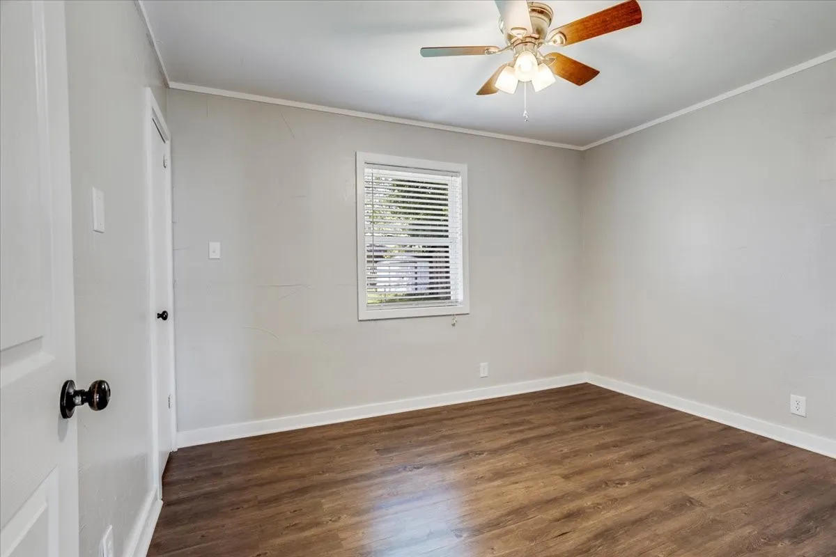 Single Family Residence For Sale in Grayson County , 1815 W Brockett Street, Sherman, Texas 75092, 3 Bedroom, 2 Bathroom, 1 Garage spaces, 985 Sqft, built in 1955, mls#21202256, Real Estate Agent in Sherman, Homes For Sale in Grayson county, Homes For Sale in Sherman, Realtor in Sherman Texas, Real Estate Brokerage Independent Realty Texas, Luminita Cordes Realtor