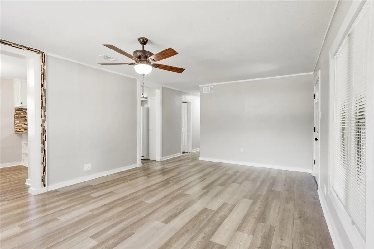 Single Family Residence For Sale in Grayson County , 1815 W Brockett Street, Sherman, Texas 75092, 3 Bedroom, 2 Bathroom, 1 Garage spaces, 985 Sqft, built in 1955, mls#21202256, Real Estate Agent in Sherman, Homes For Sale in Grayson county, Homes For Sale in Sherman, Realtor in Sherman Texas, Real Estate Brokerage Independent Realty Texas, Luminita Cordes Realtor