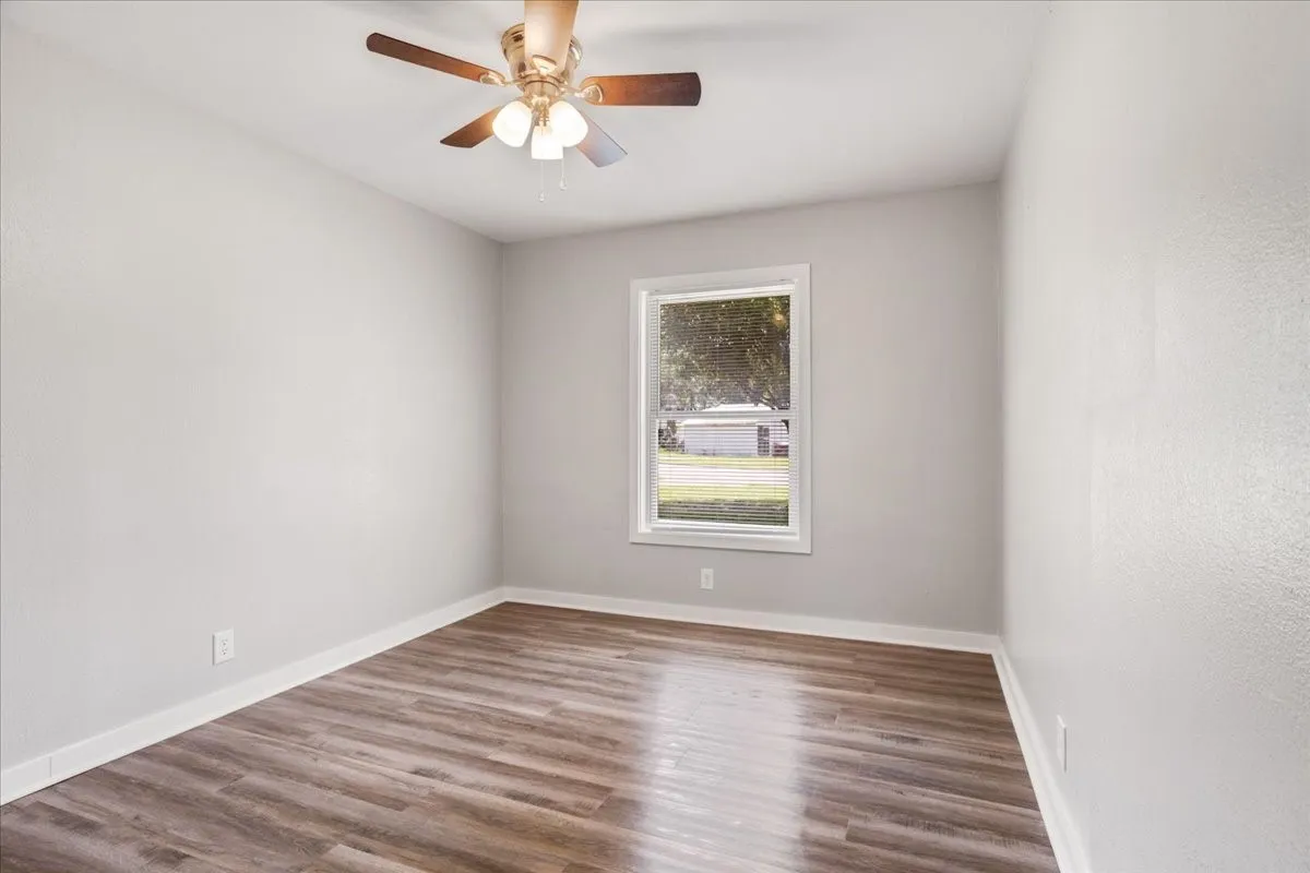 Single Family Residence For Sale in Grayson County , 1815 W Brockett Street, Sherman, Texas 75092, 3 Bedroom, 2 Bathroom, 1 Garage spaces, 985 Sqft, built in 1955, mls#21202256, Real Estate Agent in Sherman, Homes For Sale in Grayson county, Homes For Sale in Sherman, Realtor in Sherman Texas, Real Estate Brokerage Independent Realty Texas, Luminita Cordes Realtor