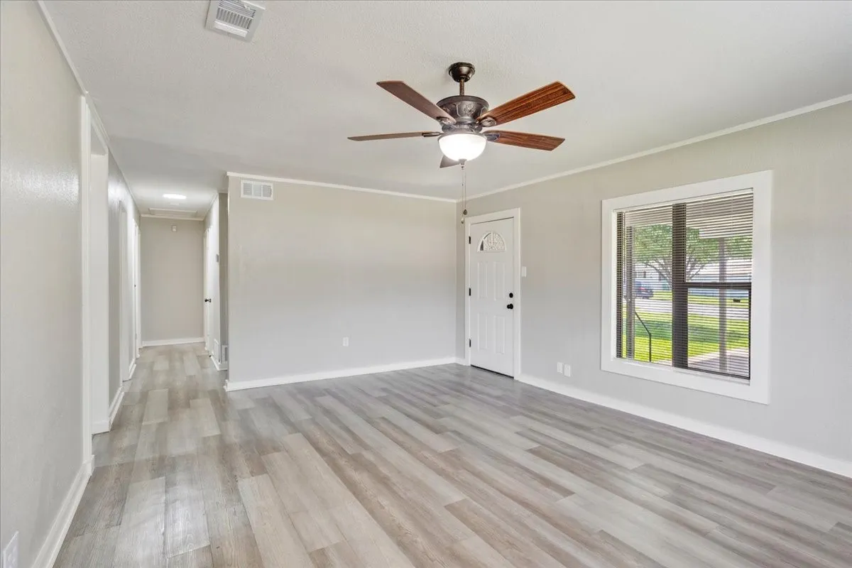 Single Family Residence For Sale in Grayson County , 1815 W Brockett Street, Sherman, Texas 75092, 3 Bedroom, 2 Bathroom, 1 Garage spaces, 985 Sqft, built in 1955, mls#21202256, Real Estate Agent in Sherman, Homes For Sale in Grayson county, Homes For Sale in Sherman, Realtor in Sherman Texas, Real Estate Brokerage Independent Realty Texas, Luminita Cordes Realtor