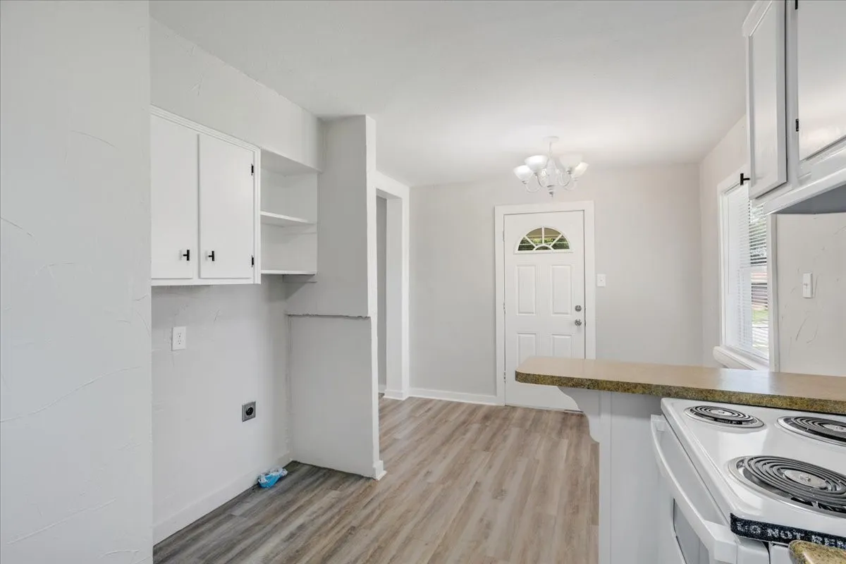 Single Family Residence For Sale in Grayson County , 1815 W Brockett Street, Sherman, Texas 75092, 3 Bedroom, 2 Bathroom, 1 Garage spaces, 985 Sqft, built in 1955, mls#21202256, Real Estate Agent in Sherman, Homes For Sale in Grayson county, Homes For Sale in Sherman, Realtor in Sherman Texas, Real Estate Brokerage Independent Realty Texas, Luminita Cordes Realtor