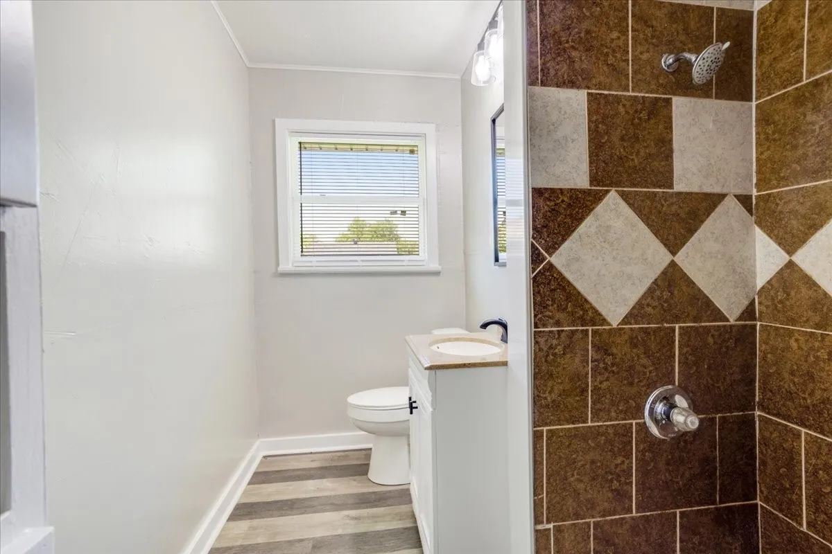Single Family Residence For Sale in Grayson County , 1815 W Brockett Street, Sherman, Texas 75092, 3 Bedroom, 2 Bathroom, 1 Garage spaces, 985 Sqft, built in 1955, mls#21202256, Real Estate Agent in Sherman, Homes For Sale in Grayson county, Homes For Sale in Sherman, Realtor in Sherman Texas, Real Estate Brokerage Independent Realty Texas, Luminita Cordes Realtor