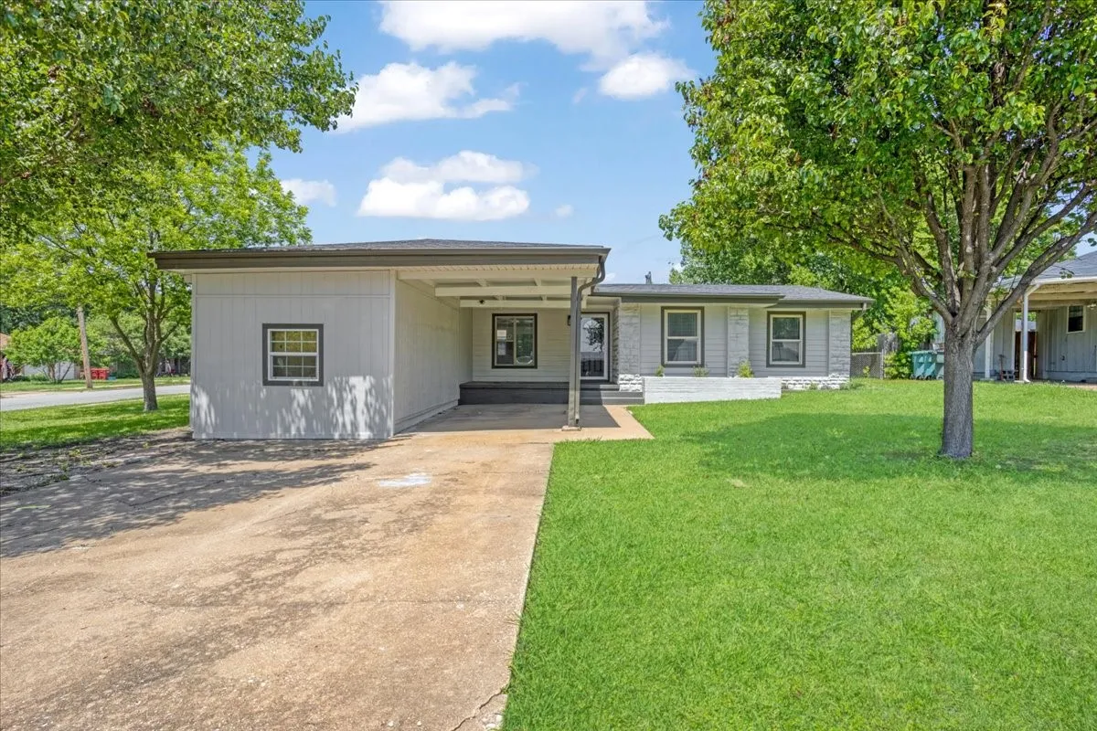 Single Family Residence For Sale in Grayson County , 1815 W Brockett Street, Sherman, Texas 75092, 3 Bedroom, 2 Bathroom, 1 Garage spaces, 985 Sqft, built in 1955, mls#21202256, Real Estate Agent in Sherman, Homes For Sale in Grayson county, Homes For Sale in Sherman, Realtor in Sherman Texas, Real Estate Brokerage Independent Realty Texas, Luminita Cordes Realtor