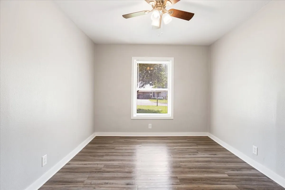 Single Family Residence For Sale in Grayson County , 1815 W Brockett Street, Sherman, Texas 75092, 3 Bedroom, 2 Bathroom, 1 Garage spaces, 985 Sqft, built in 1955, mls#21202256, Real Estate Agent in Sherman, Homes For Sale in Grayson county, Homes For Sale in Sherman, Realtor in Sherman Texas, Real Estate Brokerage Independent Realty Texas, Luminita Cordes Realtor