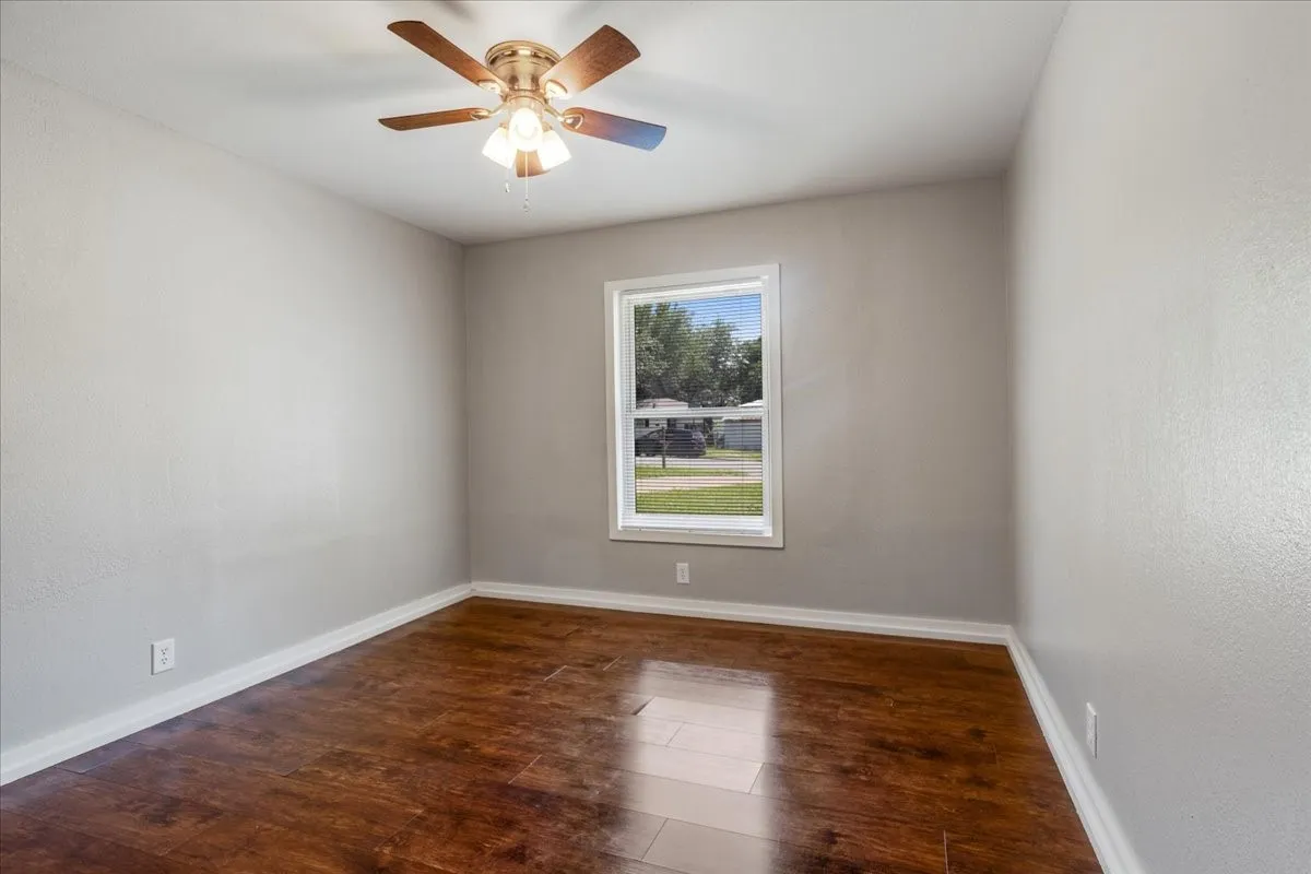 Single Family Residence For Sale in Grayson County , 1815 W Brockett Street, Sherman, Texas 75092, 3 Bedroom, 2 Bathroom, 1 Garage spaces, 985 Sqft, built in 1955, mls#21202256, Real Estate Agent in Sherman, Homes For Sale in Grayson county, Homes For Sale in Sherman, Realtor in Sherman Texas, Real Estate Brokerage Independent Realty Texas, Luminita Cordes Realtor
