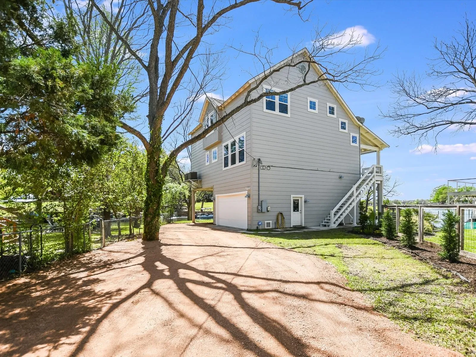 Single Family Residence For Sale in Burnet County , 1332 S Lakeside Drive, Kingsland, Texas 78611, 3 Bedrooms, 3 Bathrooms, 2 Garage spaces, 2,487 Sqft, built in 2014, Preowned, Price $1,650,000, mls#21202290, Real Estate Agent in Kingsland, Homes For Sale in Burnet county, Homes For Sale in Kingsland, Realtor in Kingsland Texas, Real Estate Brokerage Independent Realty Texas, Luminita Cordes Realtor