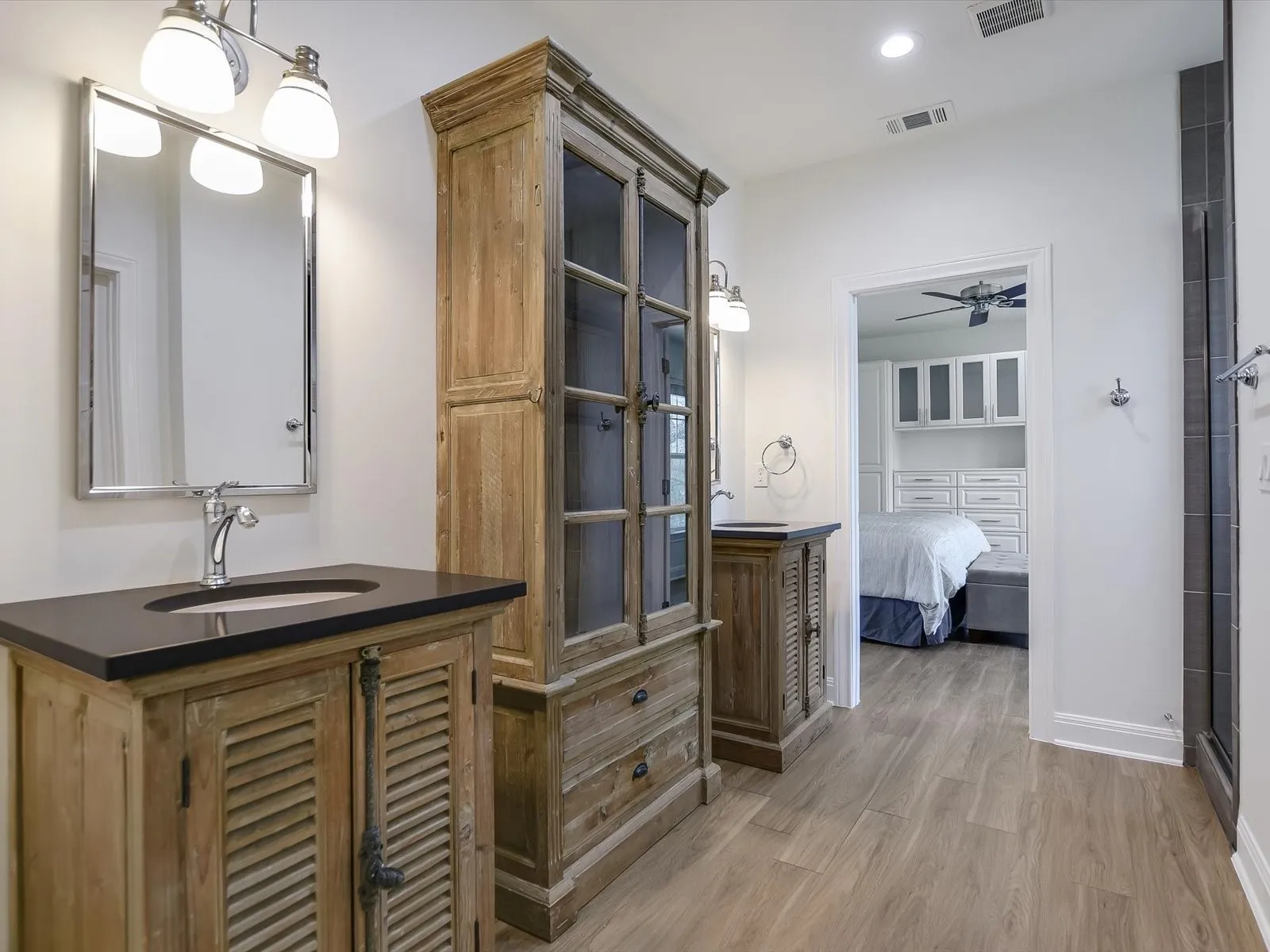 Single Family Residence For Sale in Burnet County , 1332 S Lakeside Drive, Kingsland, Texas 78611, 3 Bedrooms, 3 Bathrooms, 2 Garage spaces, 2,487 Sqft, built in 2014, Preowned, Price $1,650,000, mls#21202290, Real Estate Agent in Kingsland, Homes For Sale in Burnet county, Homes For Sale in Kingsland, Realtor in Kingsland Texas, Real Estate Brokerage Independent Realty Texas, Luminita Cordes Realtor
