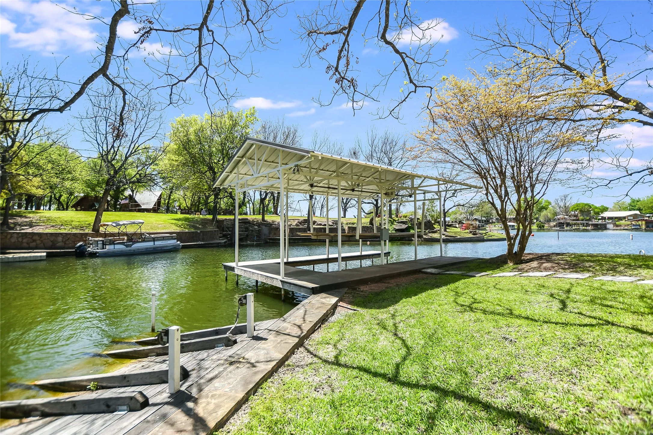 Single Family Residence For Sale in Burnet County , 1332 S Lakeside Drive, Kingsland, Texas 78611, 3 Bedrooms, 3 Bathrooms, 2 Garage spaces, 2,487 Sqft, built in 2014, Preowned, Price $1,650,000, mls#21202290, Real Estate Agent in Kingsland, Homes For Sale in Burnet county, Homes For Sale in Kingsland, Realtor in Kingsland Texas, Real Estate Brokerage Independent Realty Texas, Luminita Cordes Realtor