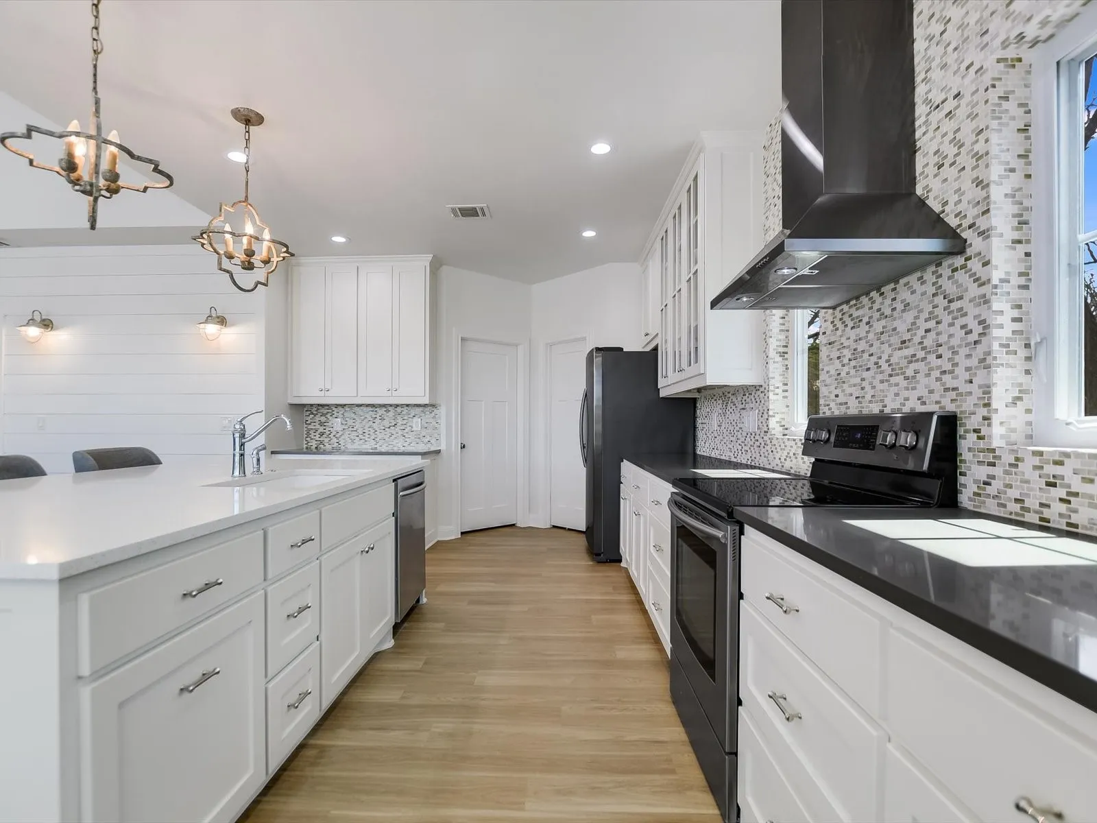 Single Family Residence For Sale in Burnet County , 1332 S Lakeside Drive, Kingsland, Texas 78611, 3 Bedrooms, 3 Bathrooms, 2 Garage spaces, 2,487 Sqft, built in 2014, Preowned, Price $1,650,000, mls#21202290, Real Estate Agent in Kingsland, Homes For Sale in Burnet county, Homes For Sale in Kingsland, Realtor in Kingsland Texas, Real Estate Brokerage Independent Realty Texas, Luminita Cordes Realtor
