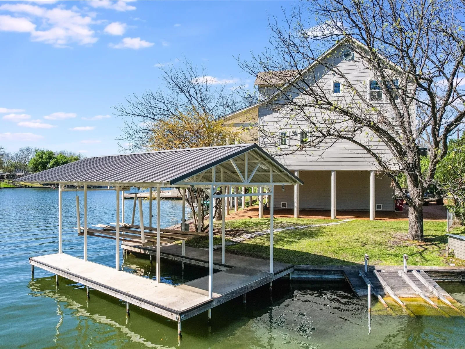 Single Family Residence For Sale in Burnet County , 1332 S Lakeside Drive, Kingsland, Texas 78611, 3 Bedrooms, 3 Bathrooms, 2 Garage spaces, 2,487 Sqft, built in 2014, Preowned, Price $1,650,000, mls#21202290, Real Estate Agent in Kingsland, Homes For Sale in Burnet county, Homes For Sale in Kingsland, Realtor in Kingsland Texas, Real Estate Brokerage Independent Realty Texas, Luminita Cordes Realtor