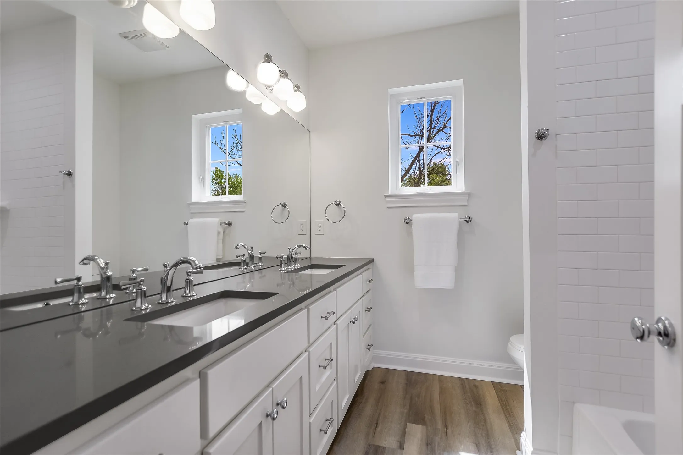 Single Family Residence For Sale in Burnet County , 1332 S Lakeside Drive, Kingsland, Texas 78611, 3 Bedrooms, 3 Bathrooms, 2 Garage spaces, 2,487 Sqft, built in 2014, Preowned, Price $1,650,000, mls#21202290, Real Estate Agent in Kingsland, Homes For Sale in Burnet county, Homes For Sale in Kingsland, Realtor in Kingsland Texas, Real Estate Brokerage Independent Realty Texas, Luminita Cordes Realtor