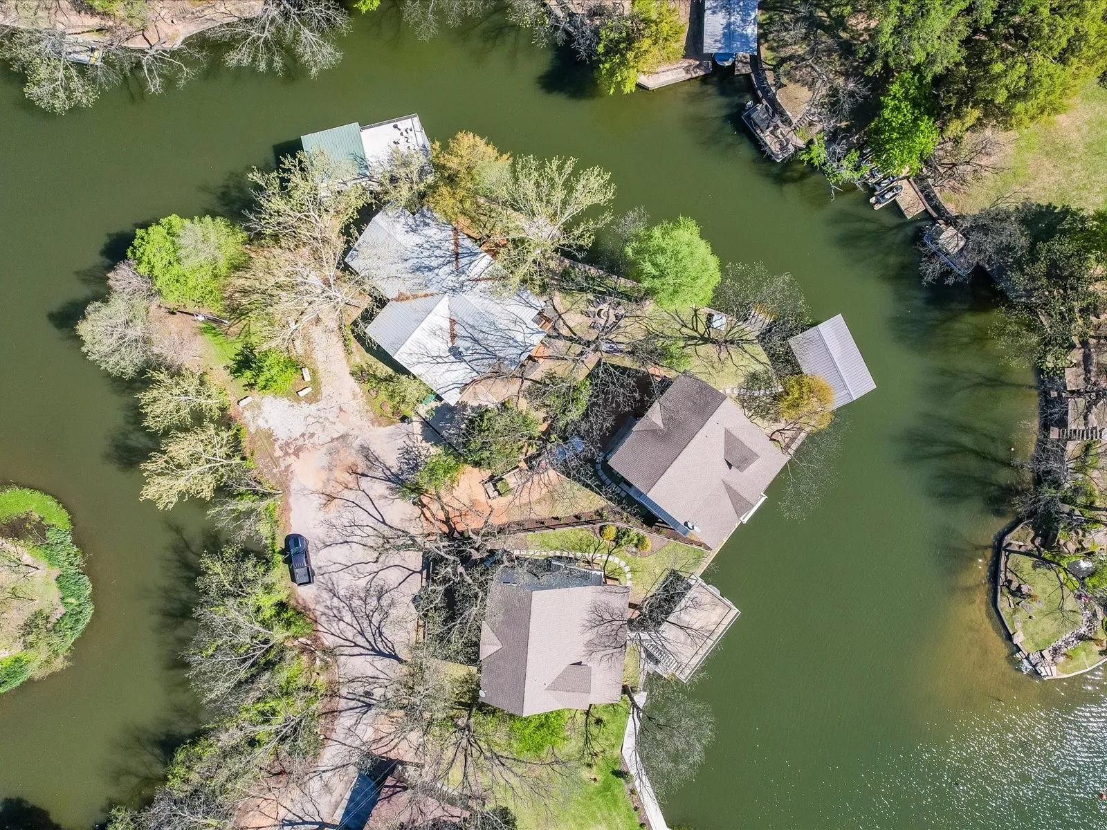 Single Family Residence For Sale in Burnet County , 1332 S Lakeside Drive, Kingsland, Texas 78611, 3 Bedrooms, 3 Bathrooms, 2 Garage spaces, 2,487 Sqft, built in 2014, Preowned, Price $1,650,000, mls#21202290, Real Estate Agent in Kingsland, Homes For Sale in Burnet county, Homes For Sale in Kingsland, Realtor in Kingsland Texas, Real Estate Brokerage Independent Realty Texas, Luminita Cordes Realtor
