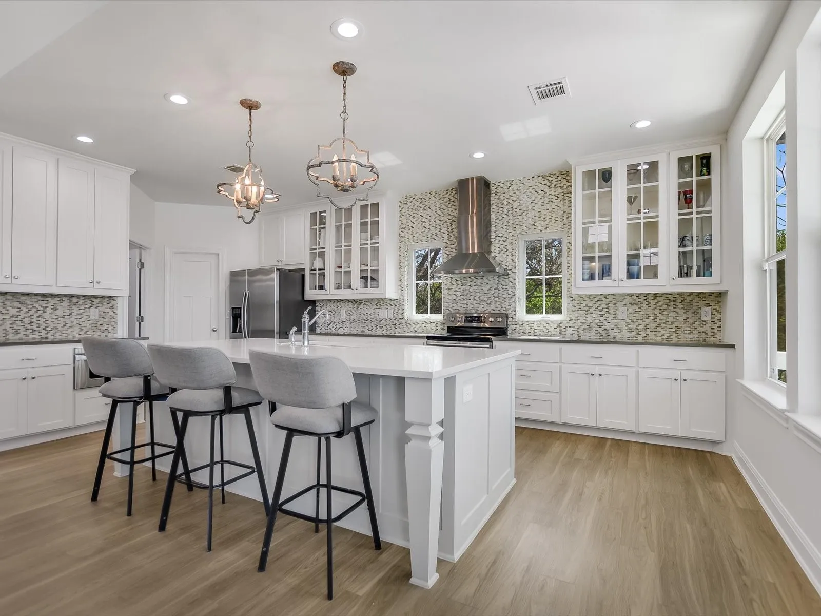 Single Family Residence For Sale in Burnet County , 1332 S Lakeside Drive, Kingsland, Texas 78611, 3 Bedrooms, 3 Bathrooms, 2 Garage spaces, 2,487 Sqft, built in 2014, Preowned, Price $1,650,000, mls#21202290, Real Estate Agent in Kingsland, Homes For Sale in Burnet county, Homes For Sale in Kingsland, Realtor in Kingsland Texas, Real Estate Brokerage Independent Realty Texas, Luminita Cordes Realtor