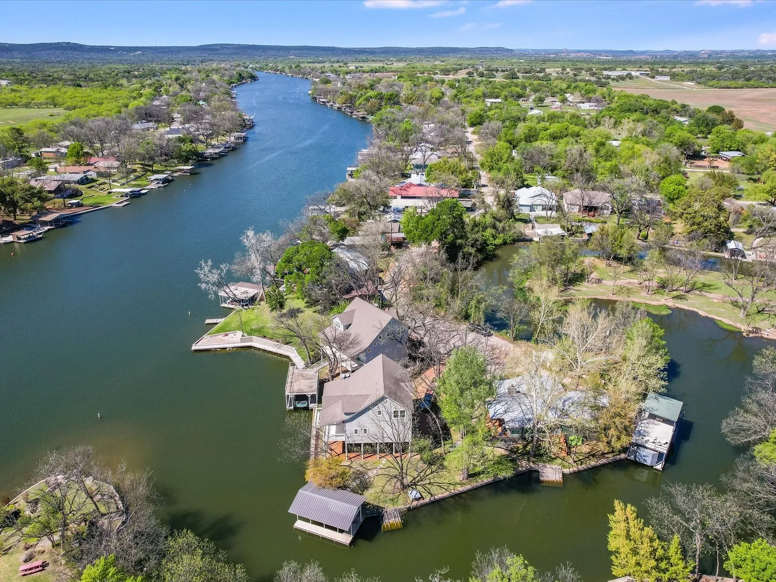 Single Family Residence For Sale in Burnet County , 1332 S Lakeside Drive, Kingsland, Texas 78611, 3 Bedrooms, 3 Bathrooms, 2 Garage spaces, 2,487 Sqft, built in 2014, Preowned, Price $1,650,000, mls#21202290, Real Estate Agent in Kingsland, Homes For Sale in Burnet county, Homes For Sale in Kingsland, Realtor in Kingsland Texas, Real Estate Brokerage Independent Realty Texas, Luminita Cordes Realtor