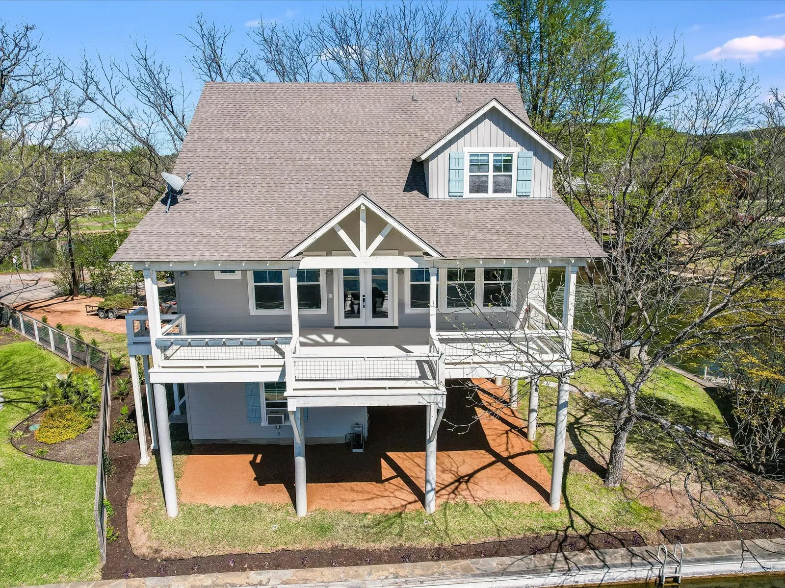 Single Family Residence For Sale in Burnet County , 1332 S Lakeside Drive, Kingsland, Texas 78611, 3 Bedrooms, 3 Bathrooms, 2 Garage spaces, 2,487 Sqft, built in 2014, Preowned, Price $1,650,000, mls#21202290, Real Estate Agent in Kingsland, Homes For Sale in Burnet county, Homes For Sale in Kingsland, Realtor in Kingsland Texas, Real Estate Brokerage Independent Realty Texas, Luminita Cordes Realtor