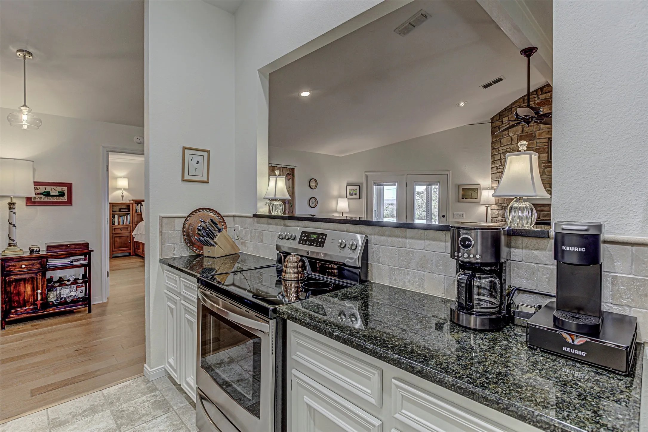 Single Family Residence For Sale in Llano County , 507 Mountain Drive, Horseshoe Bay, Texas 78657, 3 Bedroom, 2 Bathroom, 1 Garage spaces, 1,609 Sqft, built in 1985, mls#21202302, Real Estate Agent in Horseshoe Bay, Homes For Sale in Llano county, Homes For Sale in Horseshoe Bay, Realtor in Horseshoe Bay Texas, Real Estate Brokerage Independent Realty Texas, Luminita Cordes Realtor
