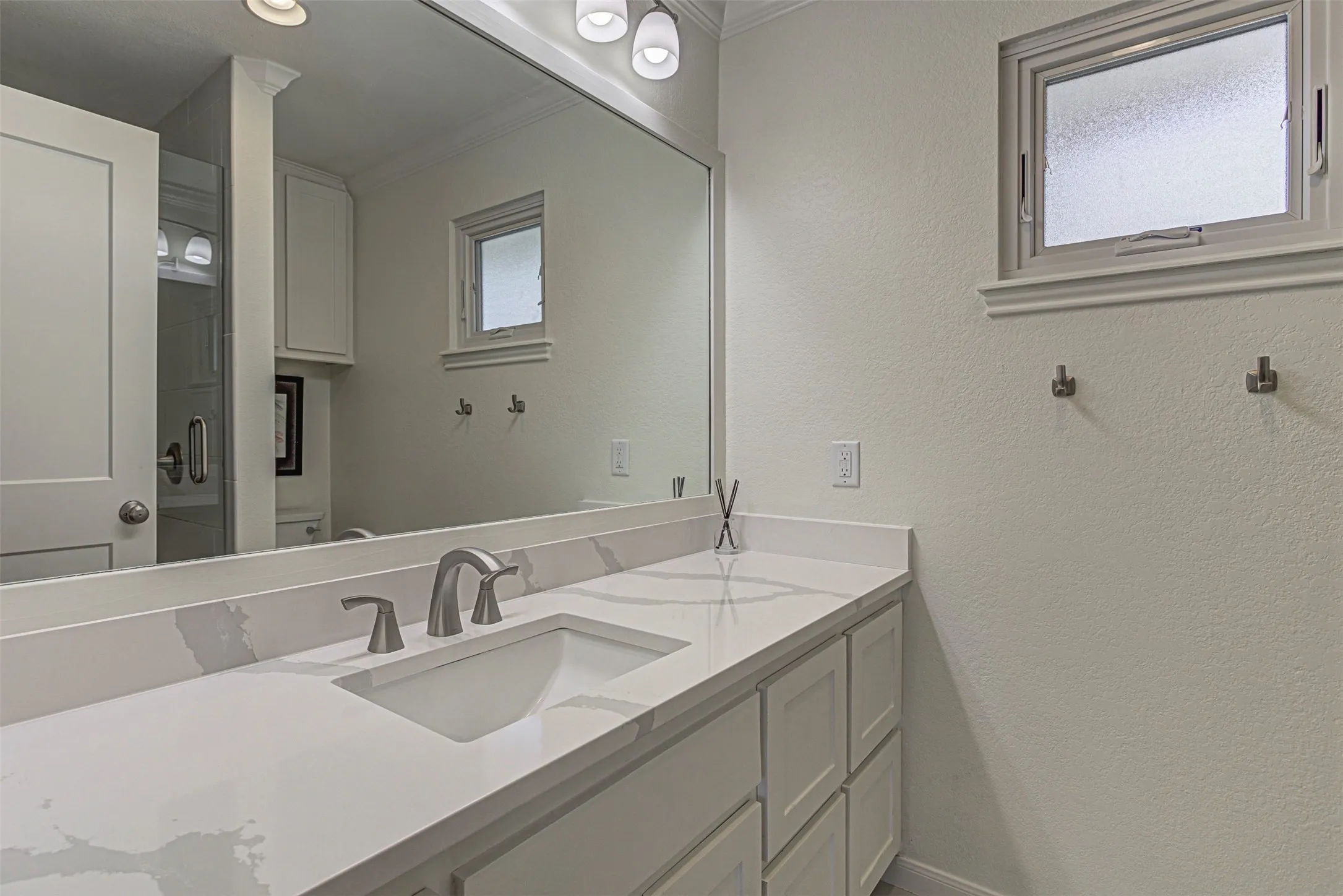 Single Family Residence For Sale in Llano County , 507 Mountain Drive, Horseshoe Bay, Texas 78657, 3 Bedroom, 2 Bathroom, 1 Garage spaces, 1,609 Sqft, built in 1985, mls#21202302, Real Estate Agent in Horseshoe Bay, Homes For Sale in Llano county, Homes For Sale in Horseshoe Bay, Realtor in Horseshoe Bay Texas, Real Estate Brokerage Independent Realty Texas, Luminita Cordes Realtor