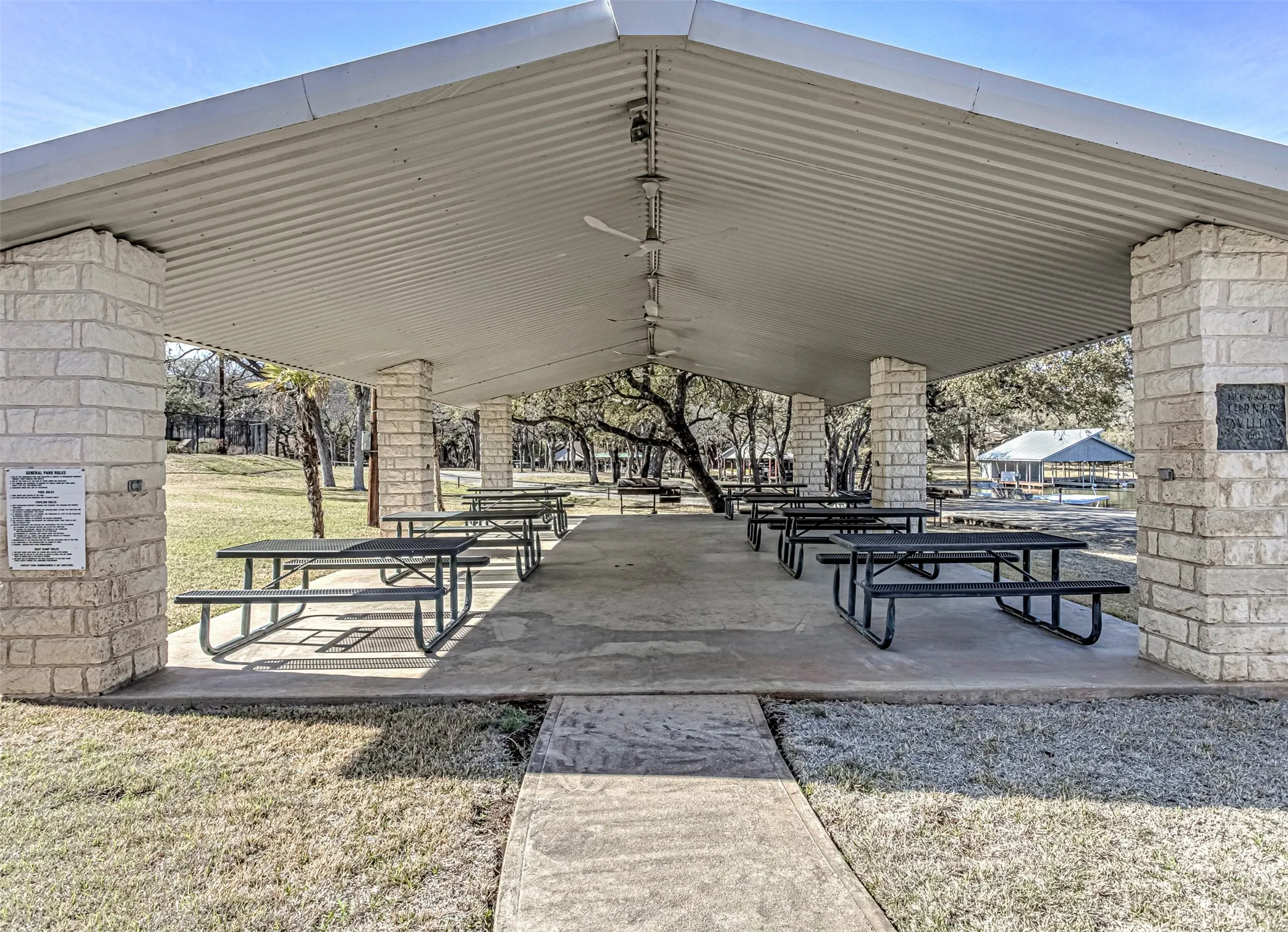 Single Family Residence For Sale in Llano County , 507 Mountain Drive, Horseshoe Bay, Texas 78657, 3 Bedroom, 2 Bathroom, 1 Garage spaces, 1,609 Sqft, built in 1985, mls#21202302, Real Estate Agent in Horseshoe Bay, Homes For Sale in Llano county, Homes For Sale in Horseshoe Bay, Realtor in Horseshoe Bay Texas, Real Estate Brokerage Independent Realty Texas, Luminita Cordes Realtor