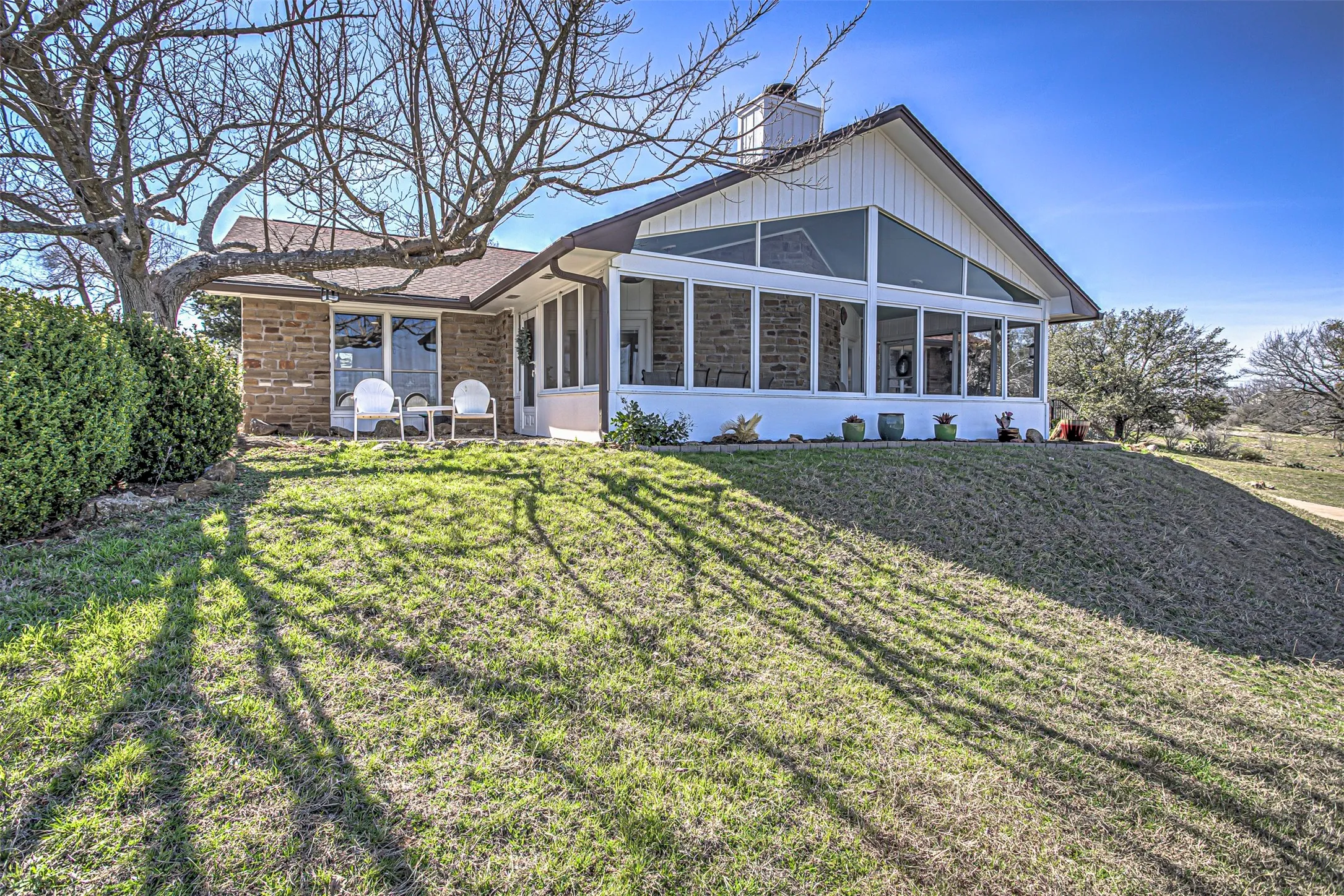 Single Family Residence For Sale in Llano County , 507 Mountain Drive, Horseshoe Bay, Texas 78657, 3 Bedroom, 2 Bathroom, 1 Garage spaces, 1,609 Sqft, built in 1985, mls#21202302, Real Estate Agent in Horseshoe Bay, Homes For Sale in Llano county, Homes For Sale in Horseshoe Bay, Realtor in Horseshoe Bay Texas, Real Estate Brokerage Independent Realty Texas, Luminita Cordes Realtor