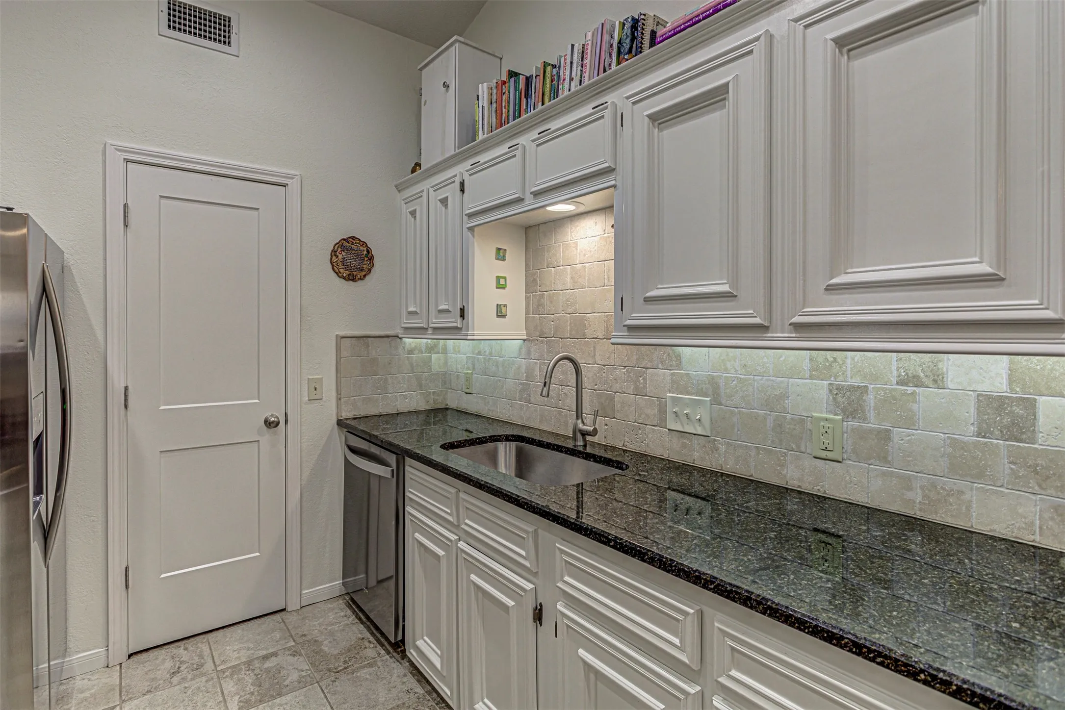 Single Family Residence For Sale in Llano County , 507 Mountain Drive, Horseshoe Bay, Texas 78657, 3 Bedroom, 2 Bathroom, 1 Garage spaces, 1,609 Sqft, built in 1985, mls#21202302, Real Estate Agent in Horseshoe Bay, Homes For Sale in Llano county, Homes For Sale in Horseshoe Bay, Realtor in Horseshoe Bay Texas, Real Estate Brokerage Independent Realty Texas, Luminita Cordes Realtor