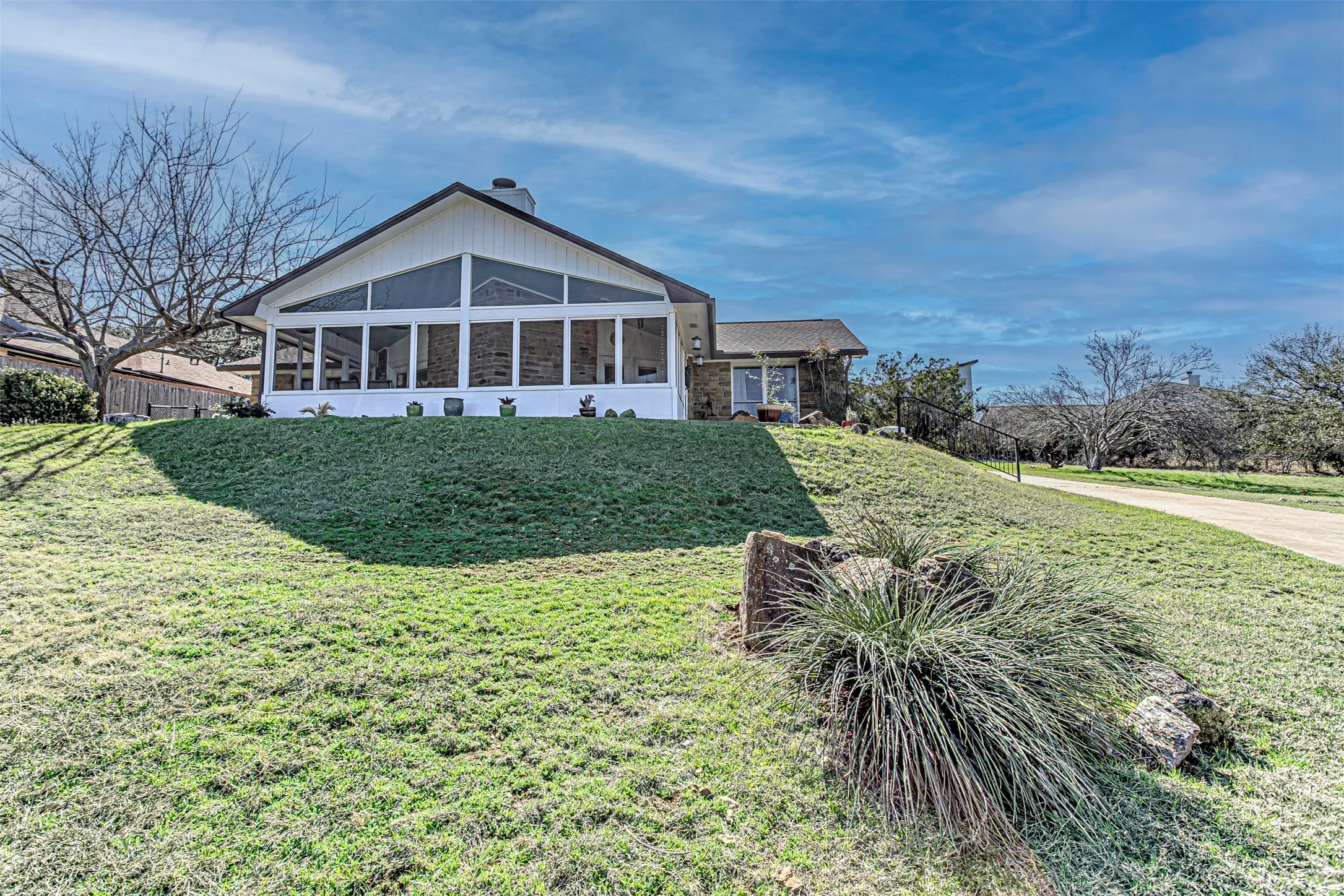 Single Family Residence For Sale in Llano County , 507 Mountain Drive, Horseshoe Bay, Texas 78657, 3 Bedroom, 2 Bathroom, 1 Garage spaces, 1,609 Sqft, built in 1985, mls#21202302, Real Estate Agent in Horseshoe Bay, Homes For Sale in Llano county, Homes For Sale in Horseshoe Bay, Realtor in Horseshoe Bay Texas, Real Estate Brokerage Independent Realty Texas, Luminita Cordes Realtor