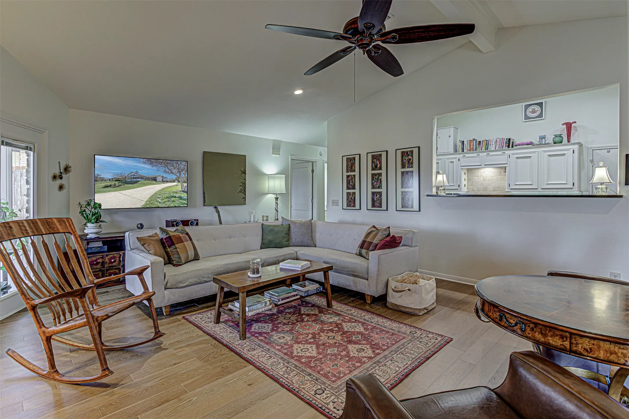 Single Family Residence For Sale in Llano County , 507 Mountain Drive, Horseshoe Bay, Texas 78657, 3 Bedroom, 2 Bathroom, 1 Garage spaces, 1,609 Sqft, built in 1985, mls#21202302, Real Estate Agent in Horseshoe Bay, Homes For Sale in Llano county, Homes For Sale in Horseshoe Bay, Realtor in Horseshoe Bay Texas, Real Estate Brokerage Independent Realty Texas, Luminita Cordes Realtor